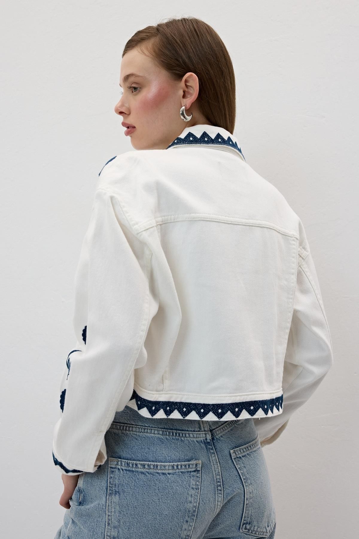 LEVURE-White Embroidery Detailed Buttoned Denim Jacket 5