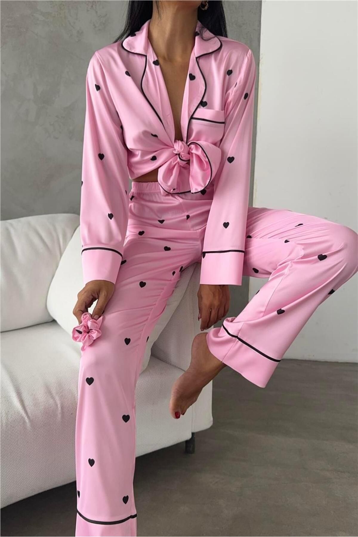 COCCOLARSI Cuori Neri Rosa Saten Uzun Pijama Takımı