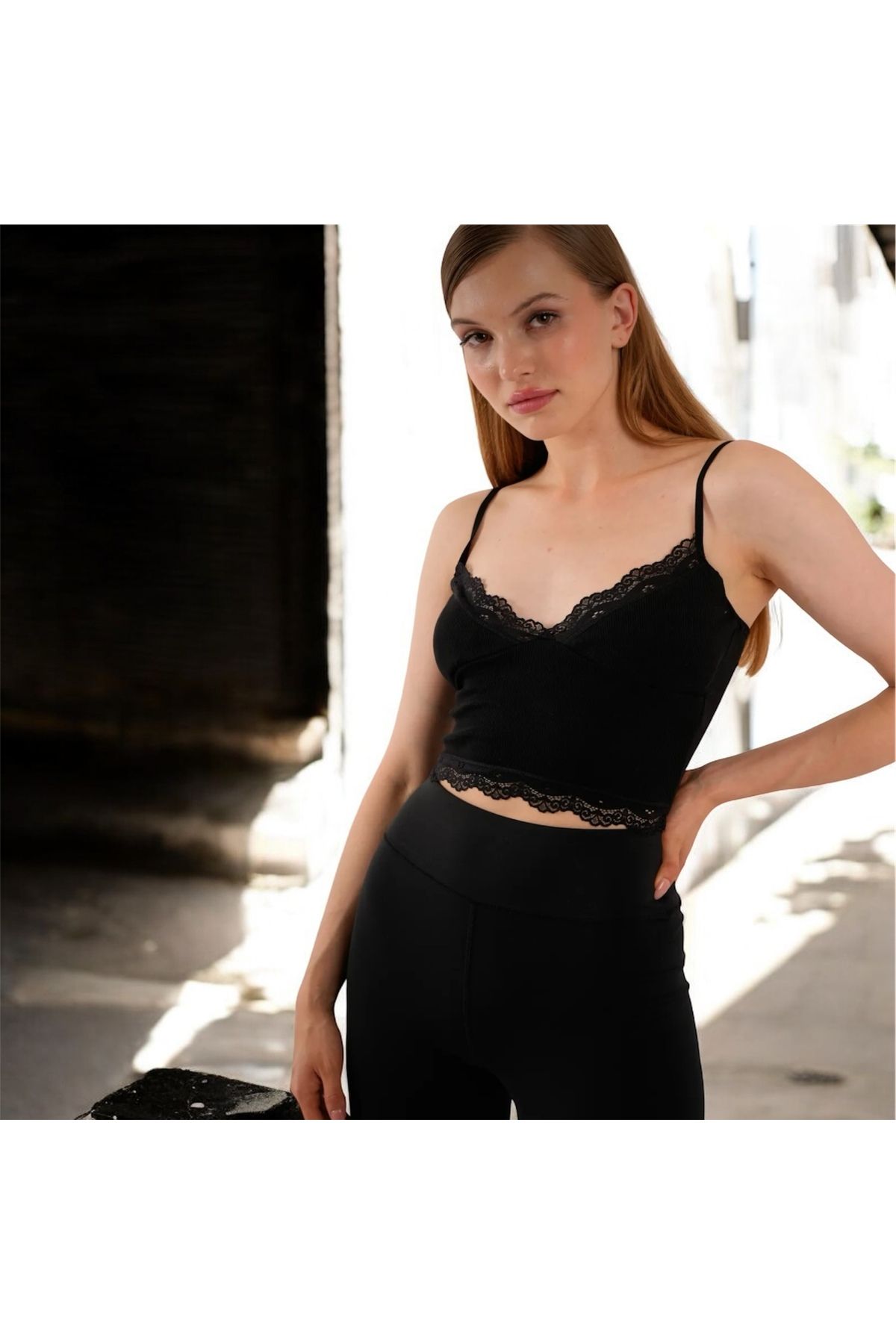 Emsay Store Kadın Siyah Crop Askılı Dantelli Bluz, Büstiyer