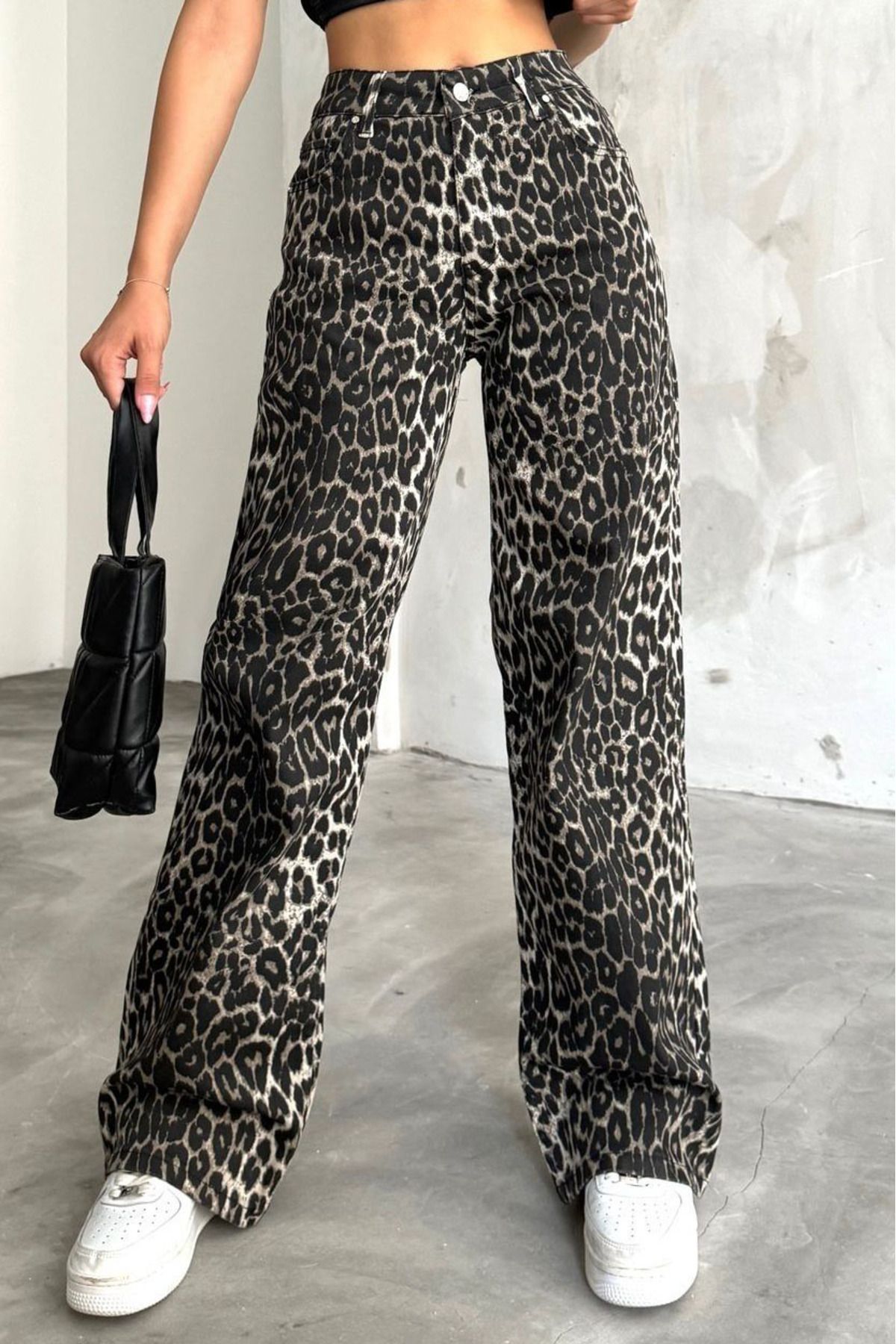 MissThetis Yüksek Bel Geniş Paça Wide Leg Palazzo Düğmeli Fermuarlı 5 Cepli Leopar Desenli Denim Jean Pantolon