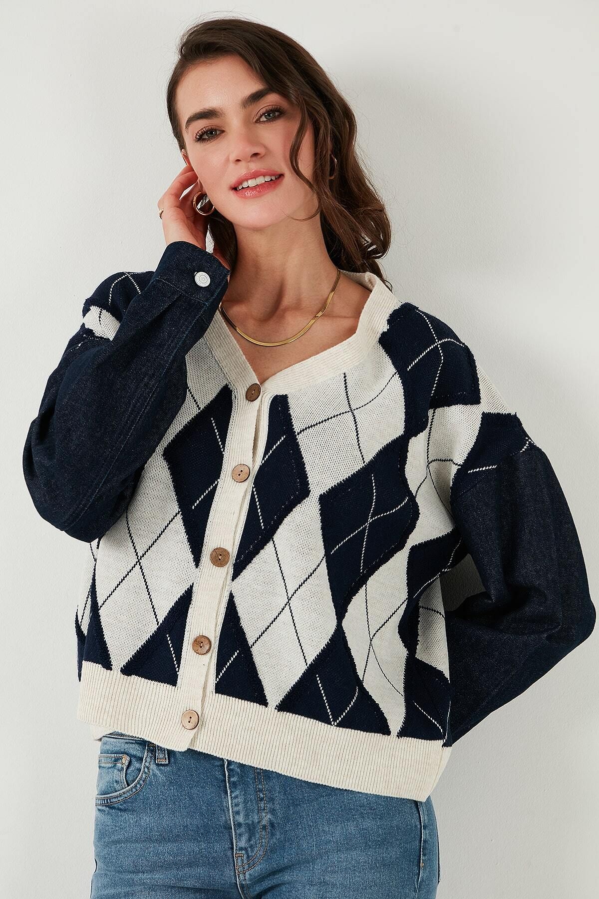 Lela-Cardigan crop cu decolteu în V cu nasturi, cu model, cu croiala normală 4615553 5