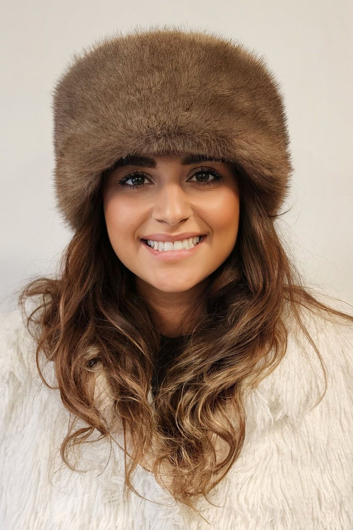 Mağazam Online-Premium Russian Heart Hat |   Faux Fur Plush Winter Women's Cap with Feather Adjustable, Earth Mink 3