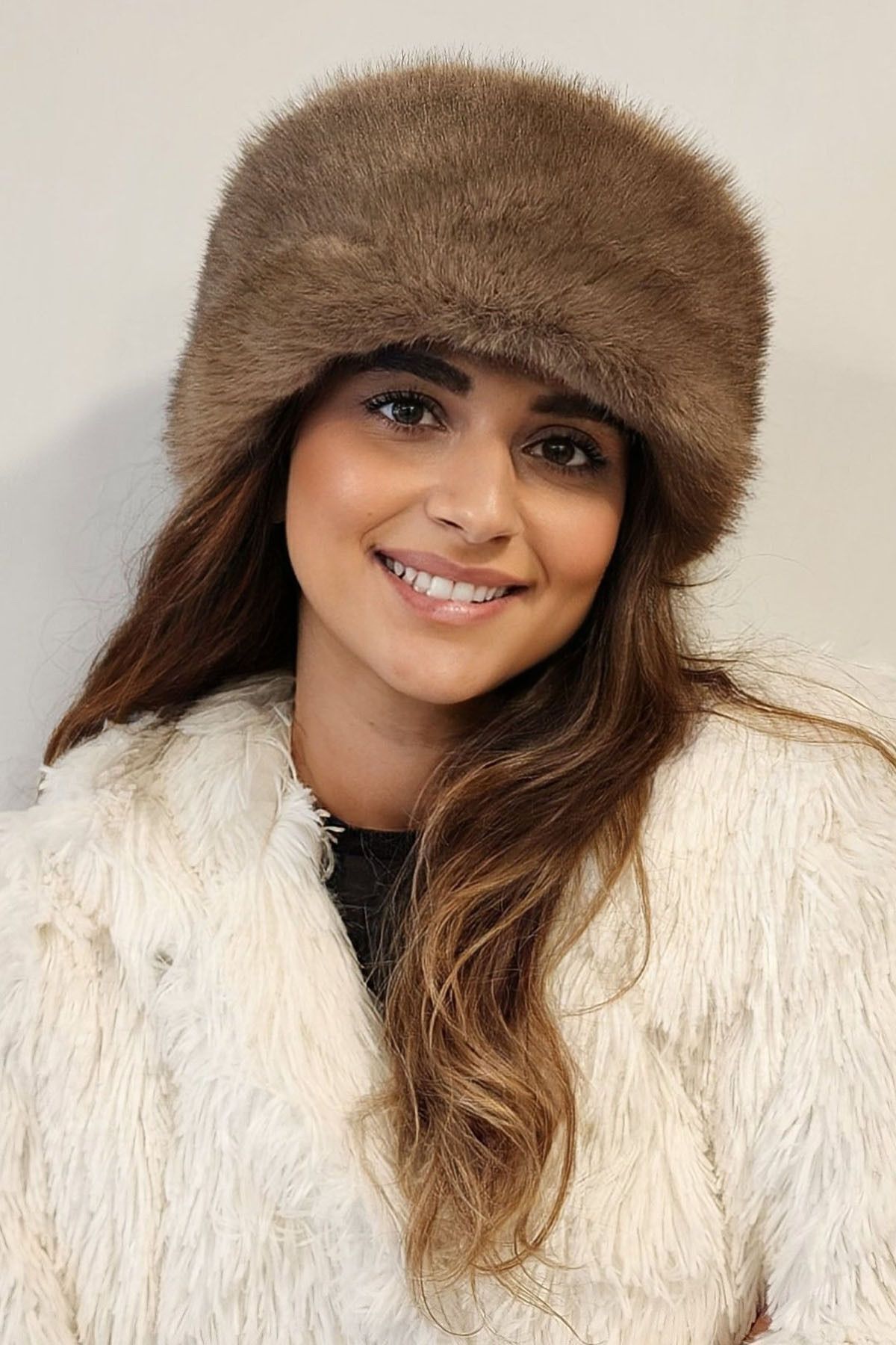 Mağazam Online-Premium Russian Heart Hat |   Faux Fur Plush Winter Women's Cap with Feather Adjustable, Earth Mink 4