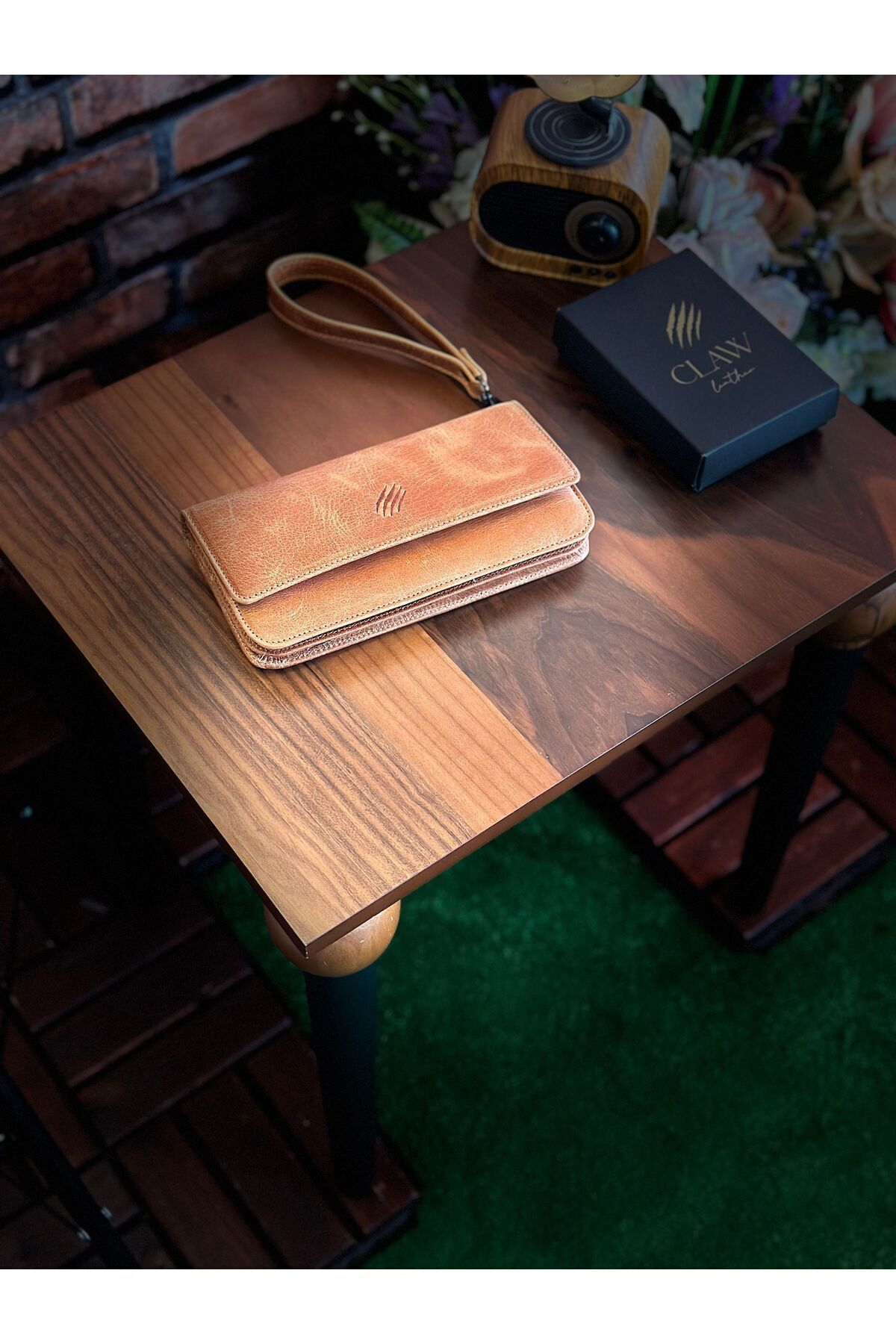 clawleather-Hand Portfolio Wallet - Handle Design 5