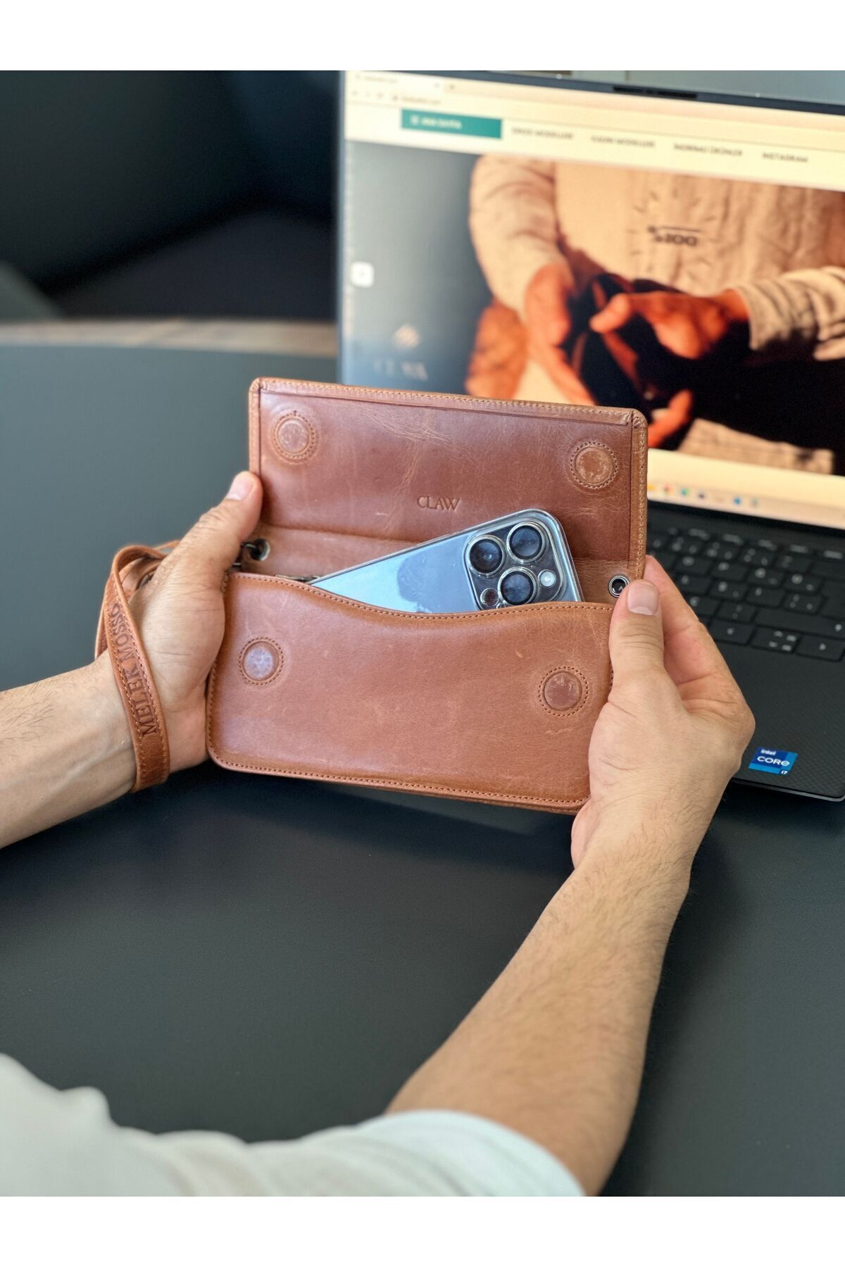 clawleather-Hand Portfolio Wallet - Handle Design 2