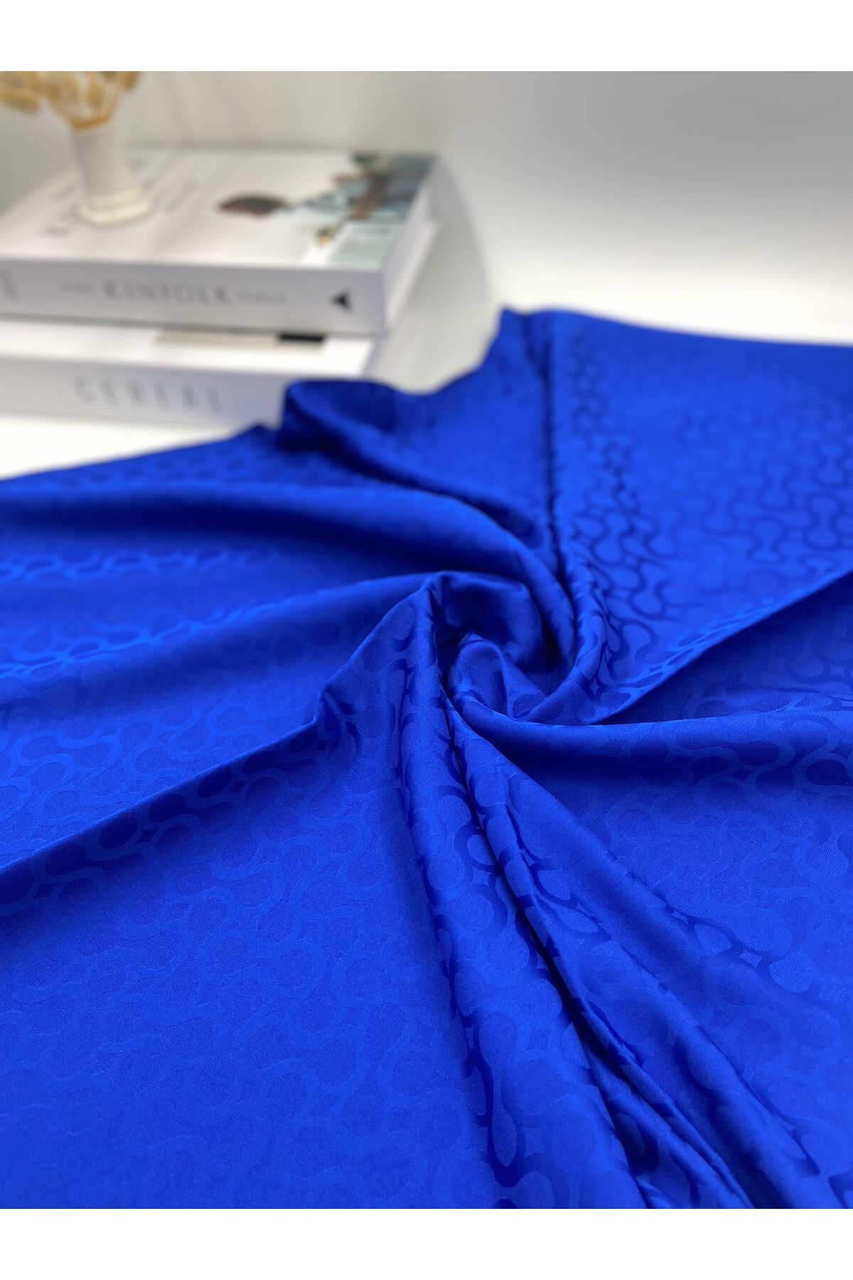 Soft shawl KENDİNDEN DESENLİ JAKAR KUMAŞ ŞAL