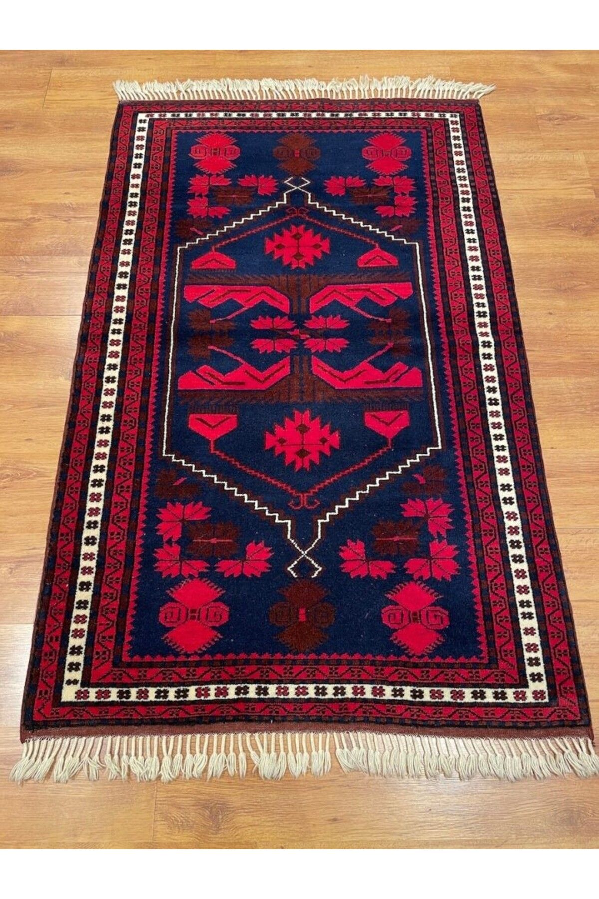 Handmade El Dokuma Yağcıbedir Halısı – Sındırgı’nın Özgün Kirkitli Halısı (113x176 cm, 1.99 m²)