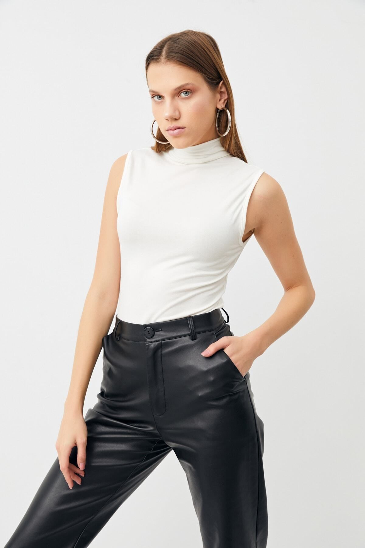 MODA Kadın Beyaz Kolsuz Bluz