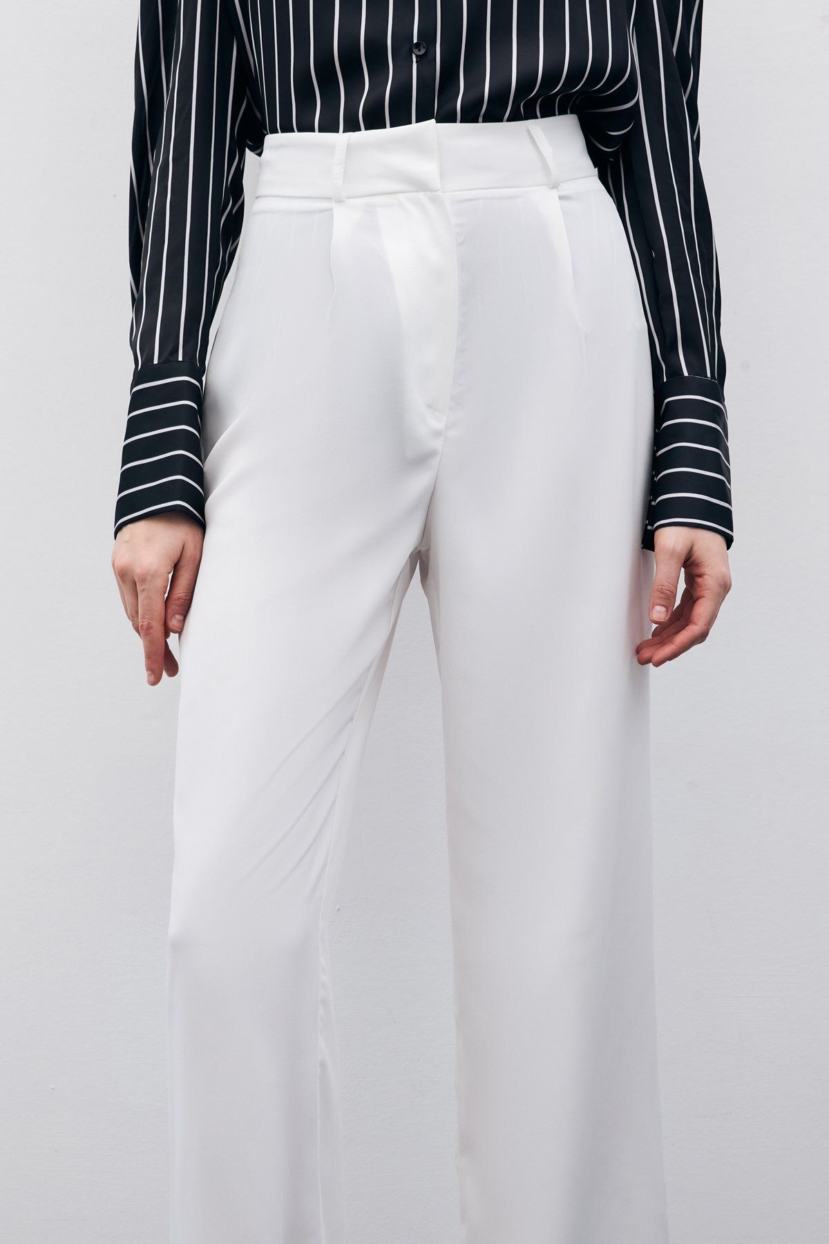 Sateen-Pantaloni crep ecru - design plisat 5