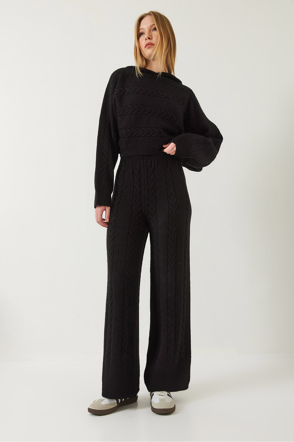 LUCCI Textured Knitwear Crop Sweater and Wide Leg Pants Co-Ord Set 3