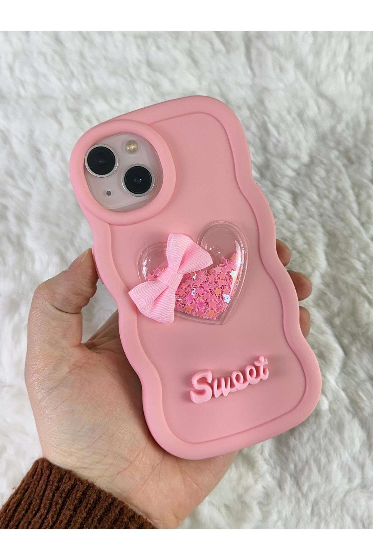 Vip Case iPhone 15/14 ve 13 ile Uyumlu Renkli Kalp Kurdele Detaylı Simli Dalgalı Sweety Kılıf