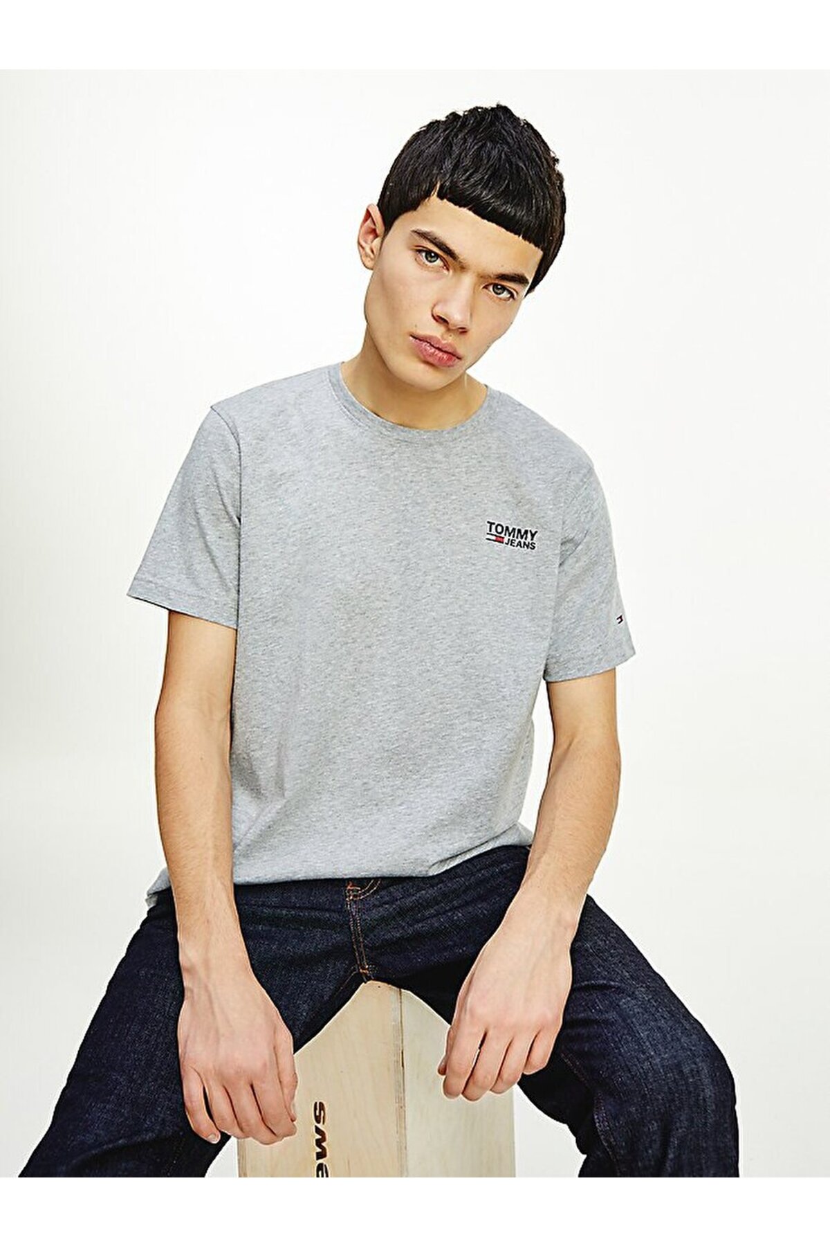 تامی هیلفیگر تی‌شرت یقه گرد مردانه با لوگوی TJM Regular Corp