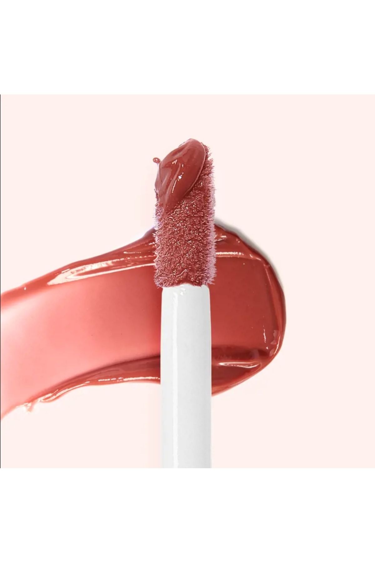 Oriflame-Hydrating Shine Lip Gloss with Shea Butter Offering Full Coverage on One Drive 2
