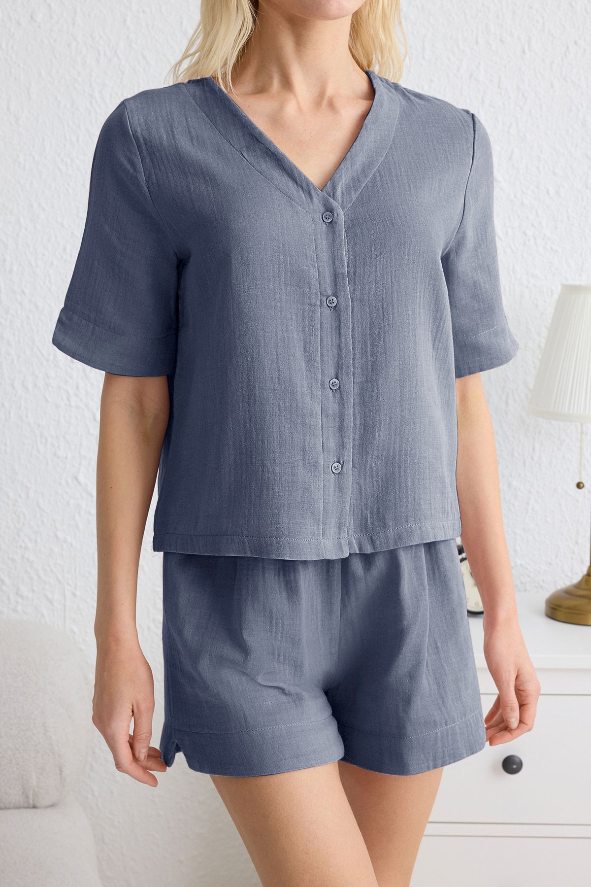 Trendyolmilla  Koyu Mavi %100 Pamuklu Bağlama Detaylı Müslin Şortlu Dokuma Pijama Takımı THMSS25PT00159 - Görsel 4