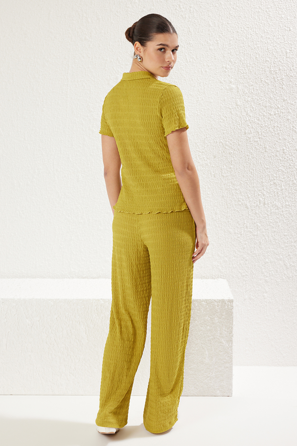 Trendyolmilla  Yağ Yeşil Fitted/Vücuda Oturan Dokulu Esnek Örme Alt-Üst Takım TWOSS25AU00014 - Görsel 5