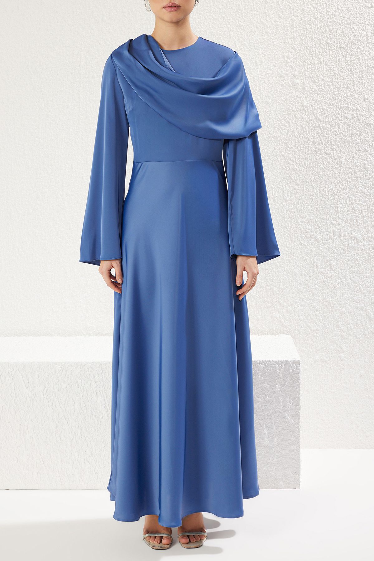 Trendyol Modest-فستان سهرة من الساتان بتفاصيل شال أزرق TCTSS25DB00009 3