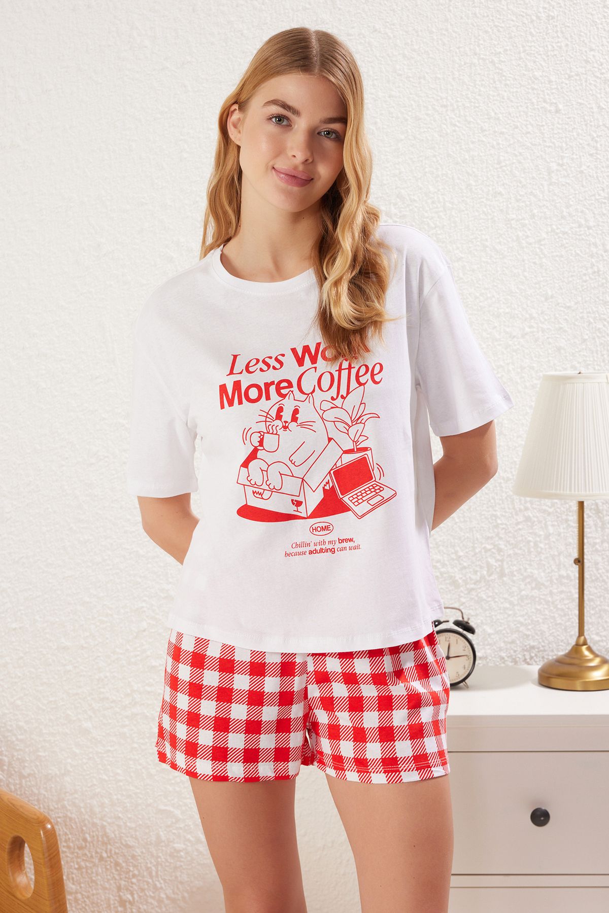 Trendyol Collection-Rotes Pyjama-Set aus 100 % Baumwolle mit Karomuster THMSS25PT00178 1
