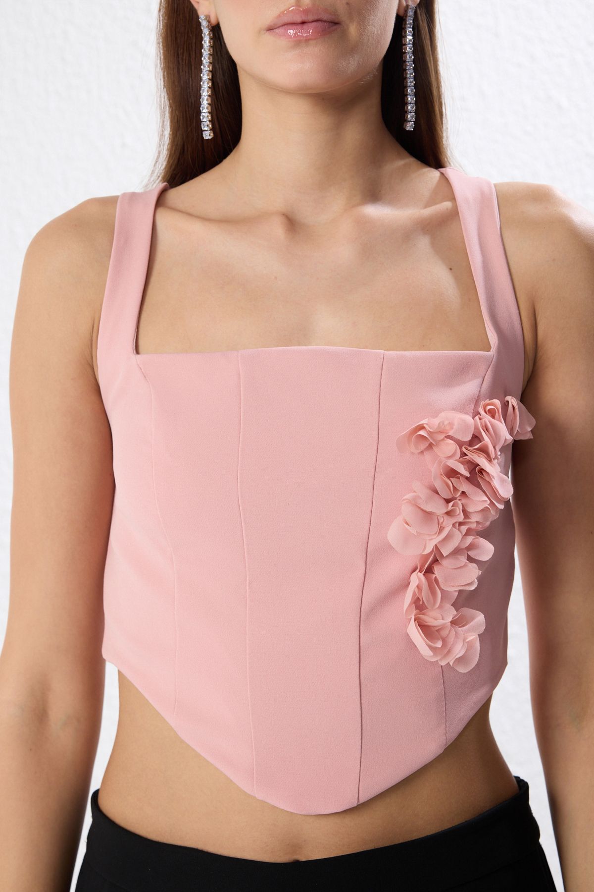 Trendyol Collection-Detailní práškový korzet s květinovými doplňky Tkané prsatější TPRSS24BS00022 3