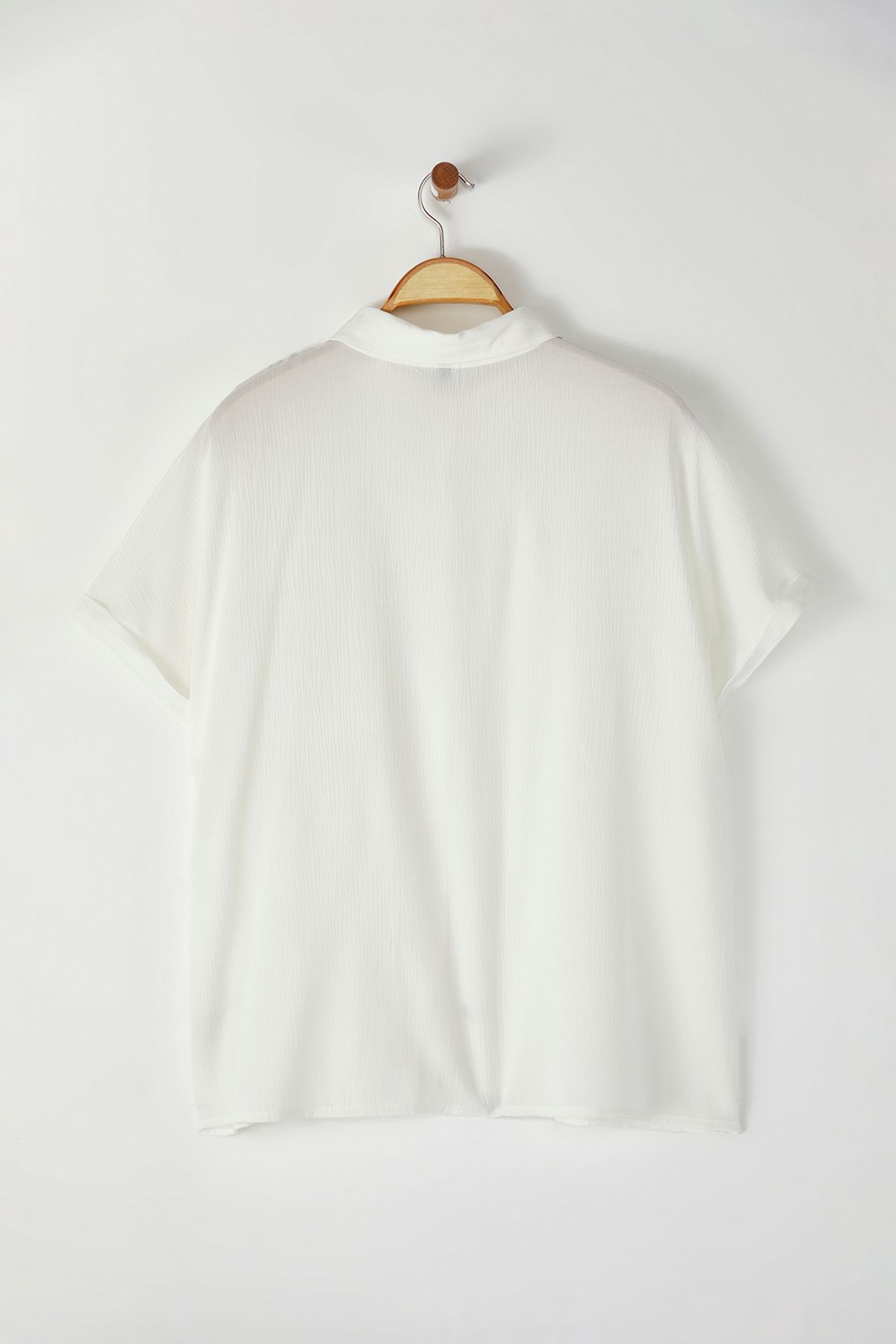 Trendyol Curve-White Short Sleeve Pocket Textured Seersucker Woven Fabric Plus Size Shirt Tbbss25Ax00012 8