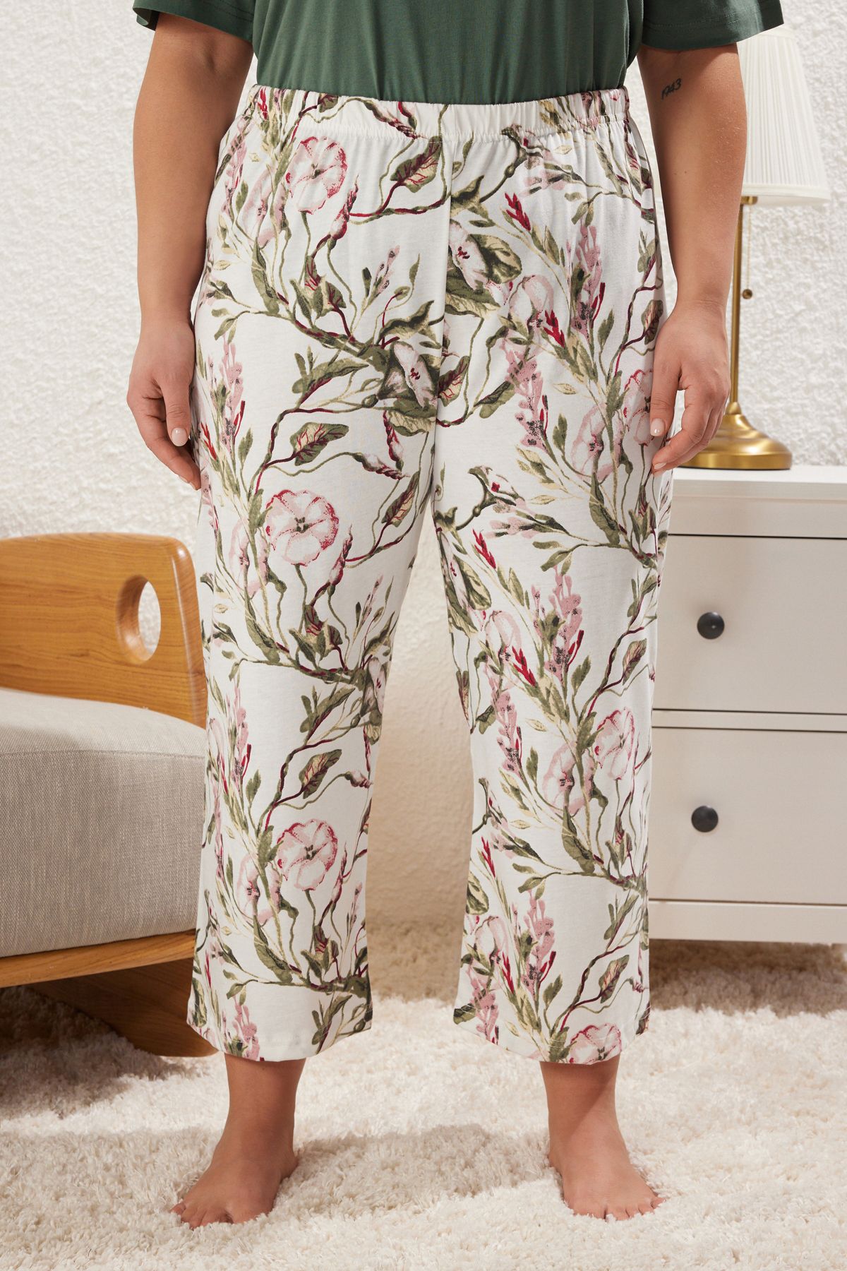 Trendyol Curve-Set de pijamale tricotate Capri cu flori verzi TBBSS25AI00002 4