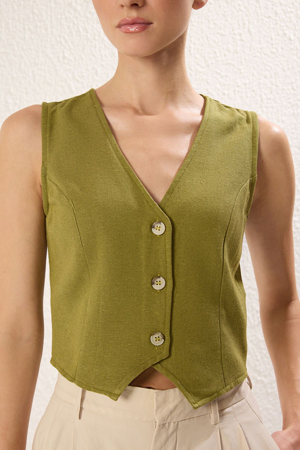 Trendyol Collection-Khakifarbene, reguläre Baumwoll-Crop-Leinen-Webweste TWOSS24YE00024 3
