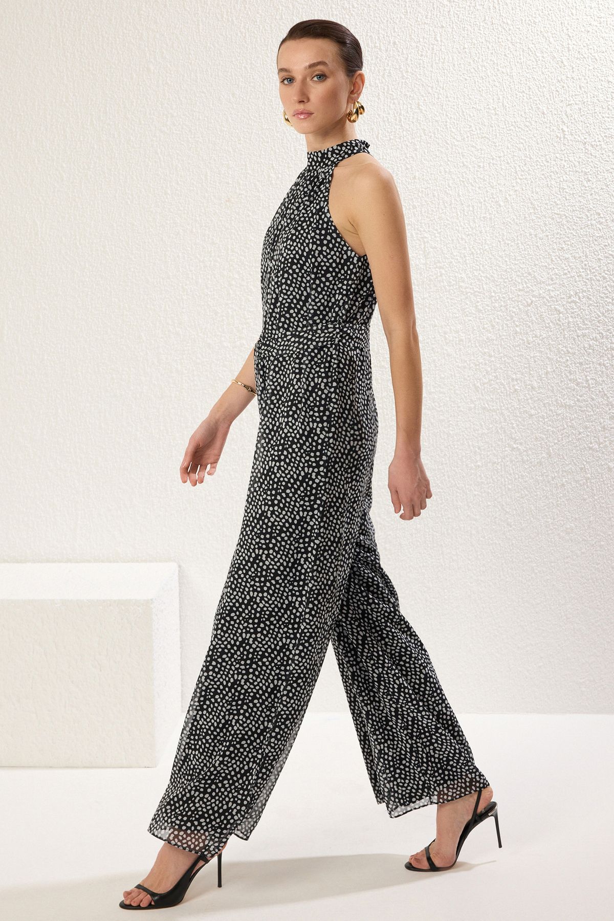 Trendyol Collection-Mehrfarbiger, mit Gürtel gefütterter, gewebter Chiffon-Overall TWOSS23TU00093 3