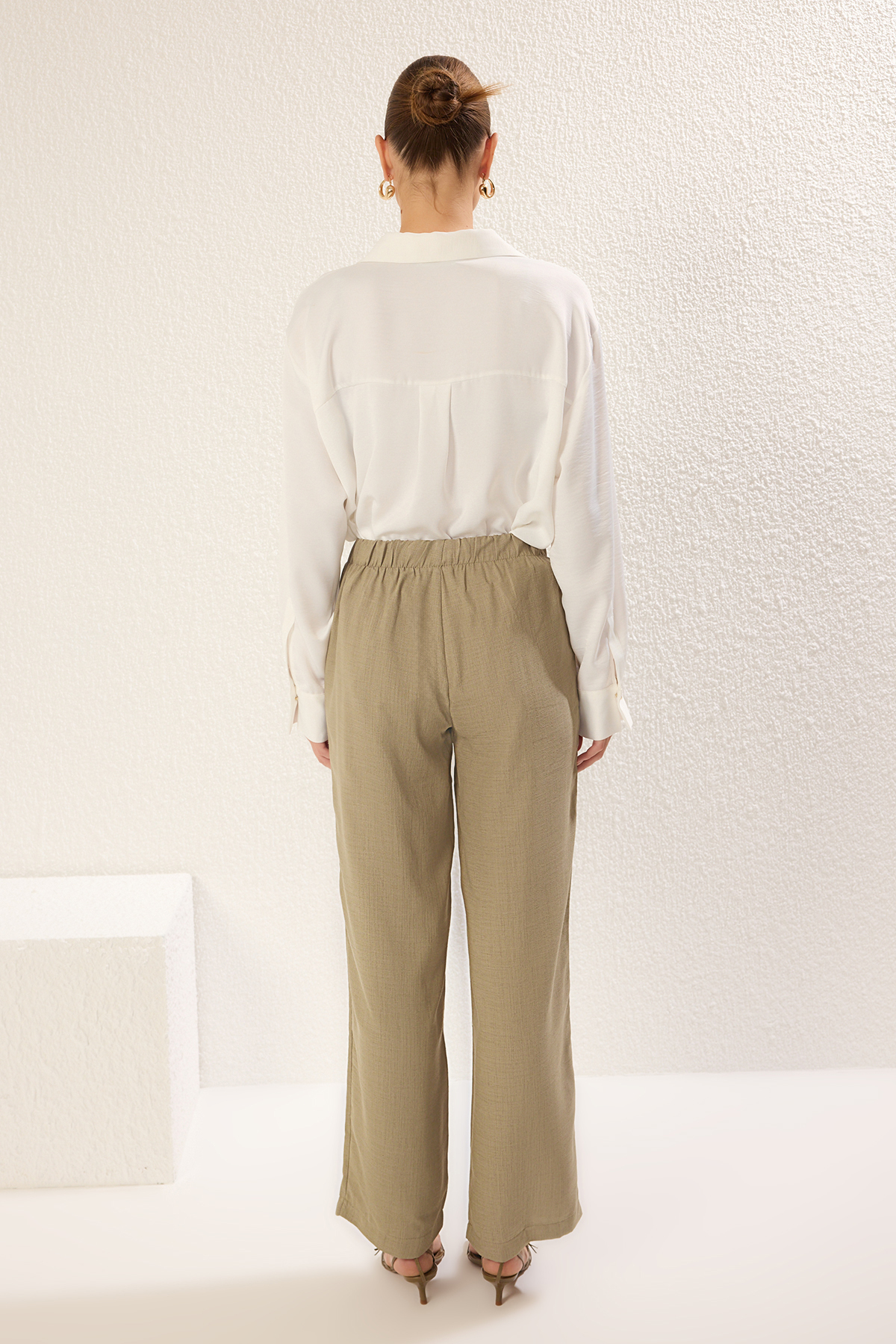 Trendyolmilla  Haki Keten Görünümlü Wide Leg/Geniş Paça Dokuma Pantolon TWOSS25PL00084 - Görsel 5