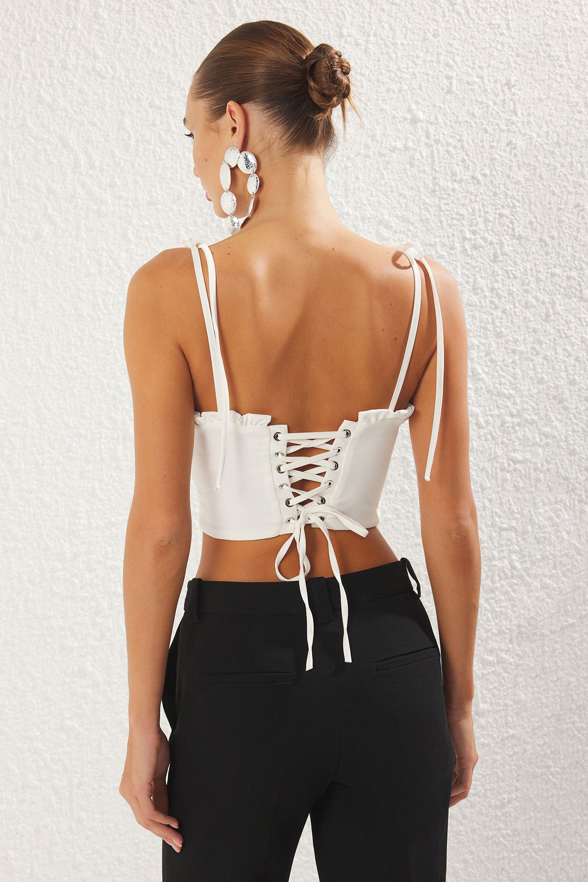 Trendyol Collection-Ecru vázání Detailní volánky Crop Woven Bustier TPRSS25BS00018 5