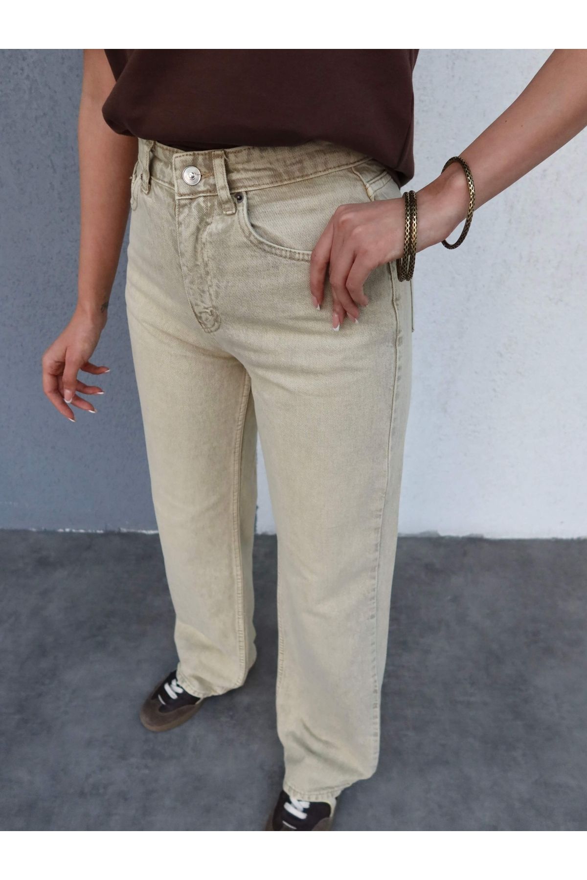 ESRAHELVACI-Beige Washed Straight Orj Jean 3