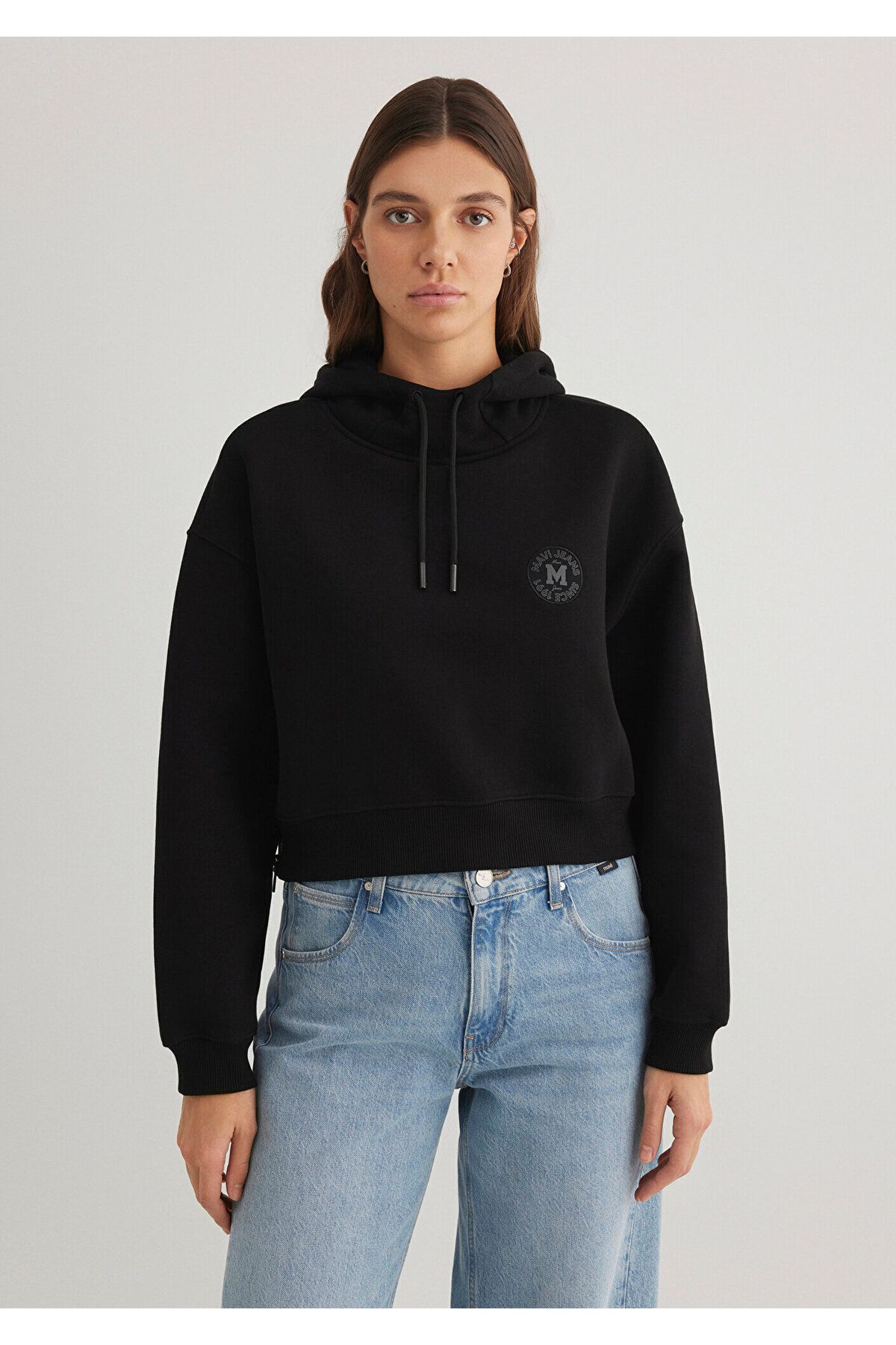 Mavi-Patch Logo Hooded Black Crop Sweatshirt 1S10305-900 3