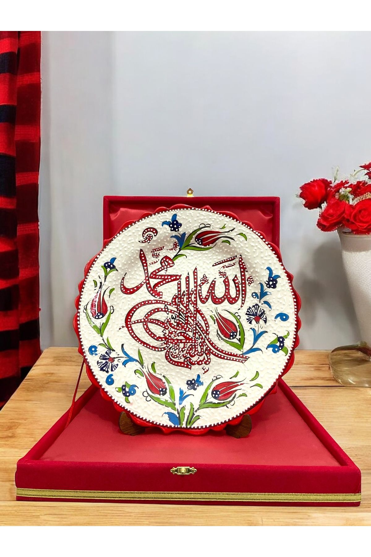 STORESZA Kadife Kutulu Zarif Çini Tabak - Allah, Muhammed Yazılı ve Osmanlı Tuğralı (30 cm)