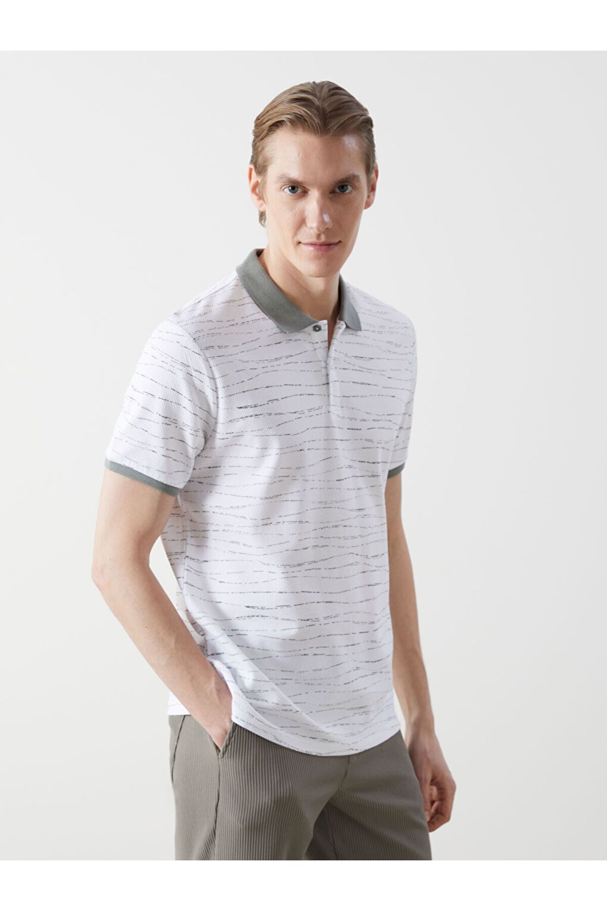LC Waikiki Yeni Sezon Polo Yaka Kisa Kollu Desenli Penye Erkek Tisort - S55172Z8