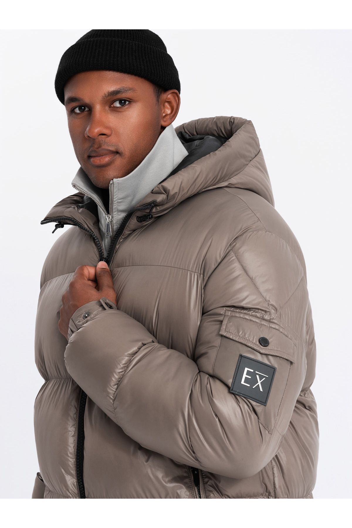 OMBRE-Ζεστό ανδρικό puffer jacket με βελονιές - σκούρο μπεζ V3 OM-JAHP-0207 L 2