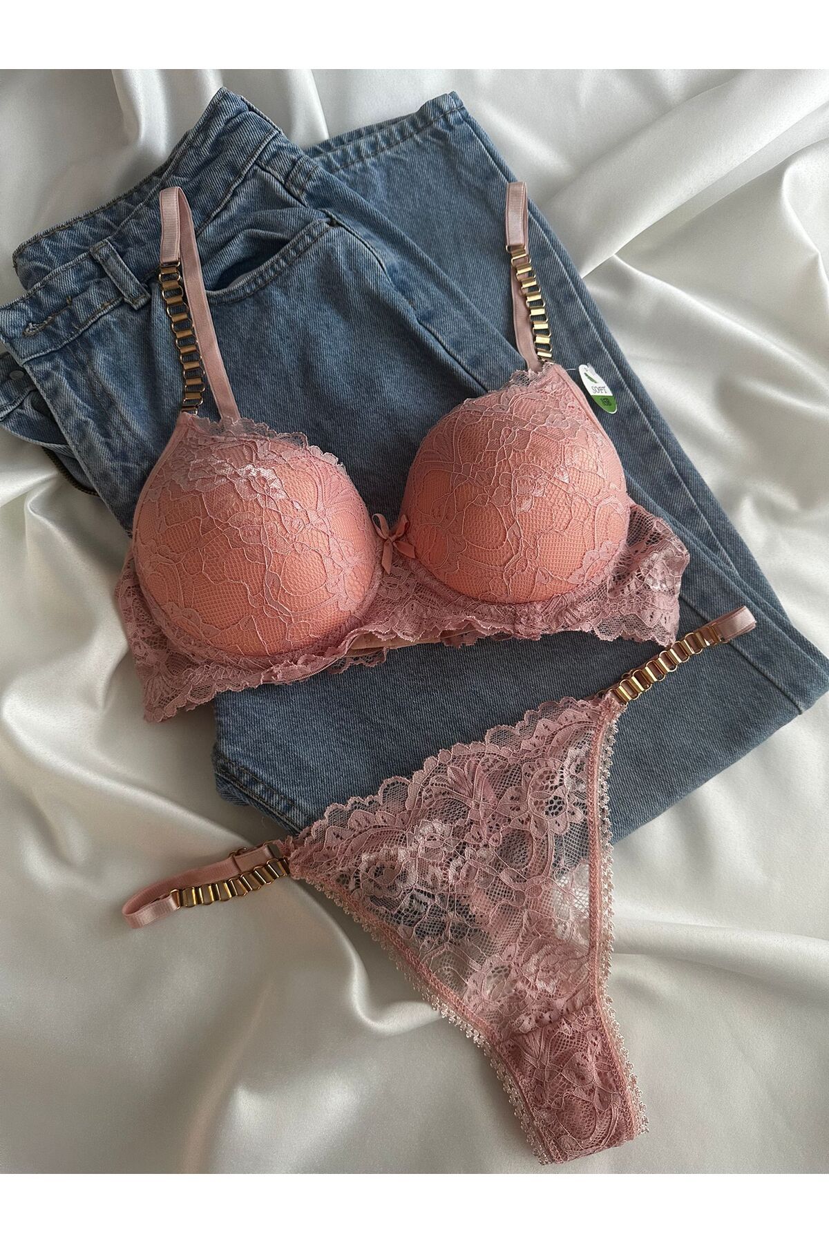 Beyaz Gelincik Underwear Kadın Pembe Dantelli Zincir Detaylı Balenli Destekli Dolgulu Sütyen Takımı Iç Çamaşırı Takımı