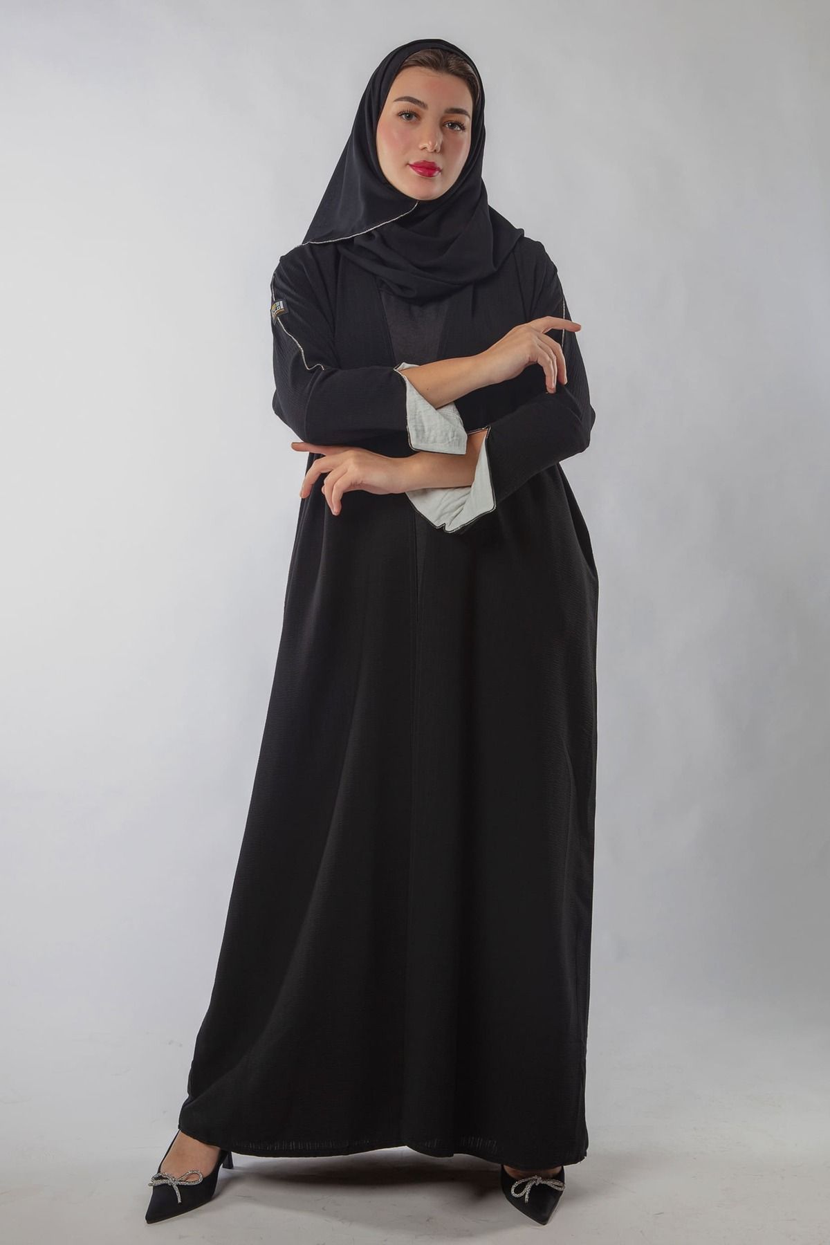 outline-Abaya with distinctive sleeves 2