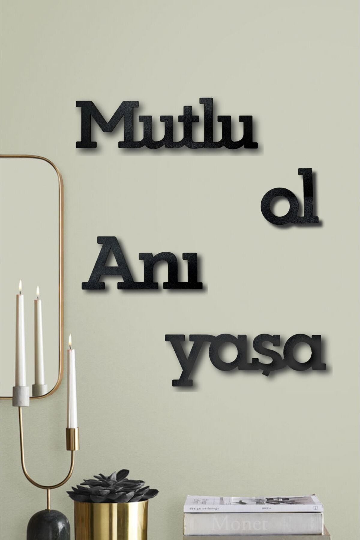 Saatistan Mutlu Anları Yaşa Siyah Ahşap Dekoratif Duvar Yazısı