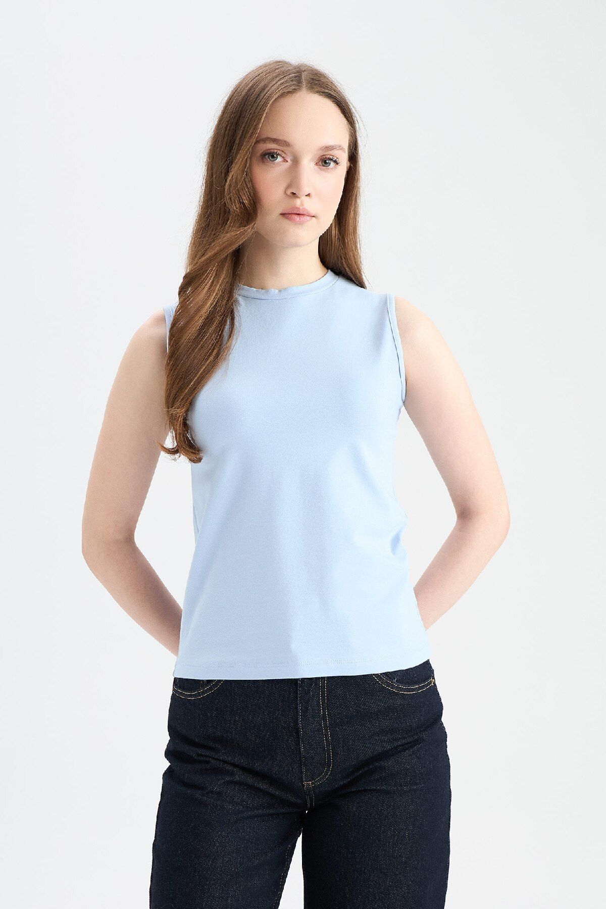 DeFacto-Regular Fit Crew Neck Basic Plain Sleeveless Tunic E7619Ax25Sp 4