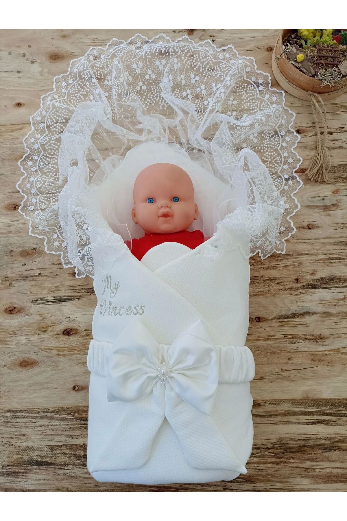 Ecenaz Yenidoğan Sahra My Princess Nakışlı Lüks Kundak Bebek Battaniyesi Ekru