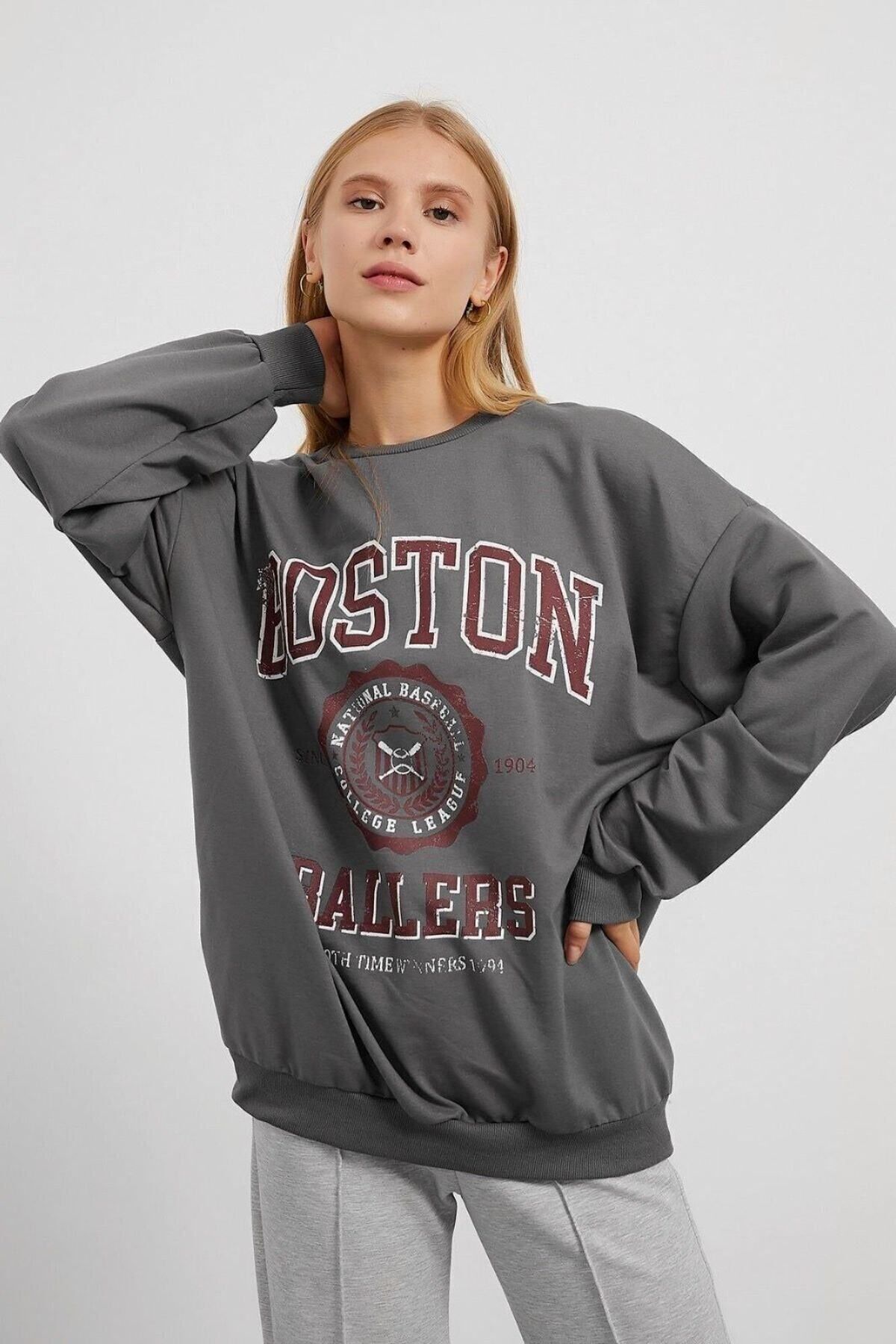 GIANTSTORE Kadın Koyu Gri Boston Ballers Baskılı Oversize Sweatshirt
