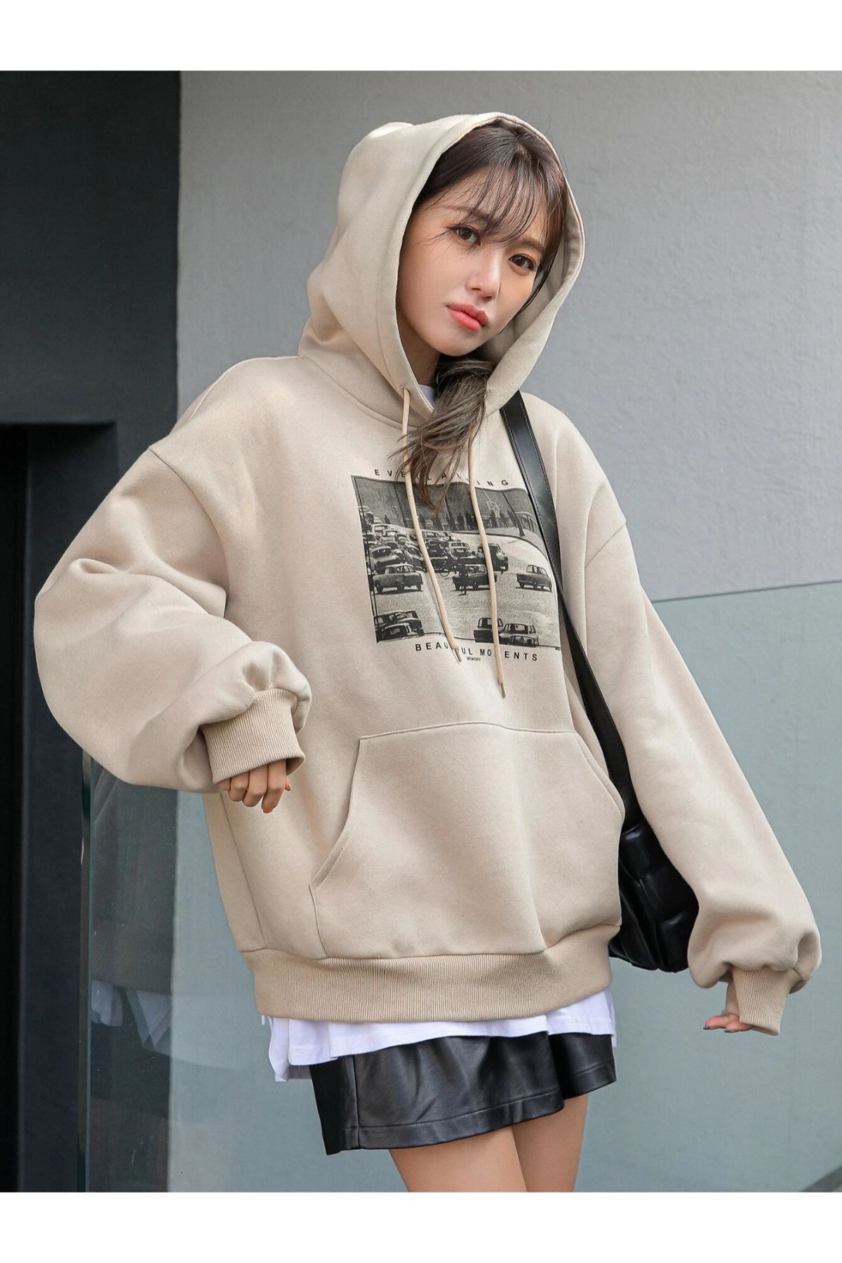 GIANTSTORE Kadın Bej Vintage Araba Baskılı Oversize Kapüşonlu Sweatshirt