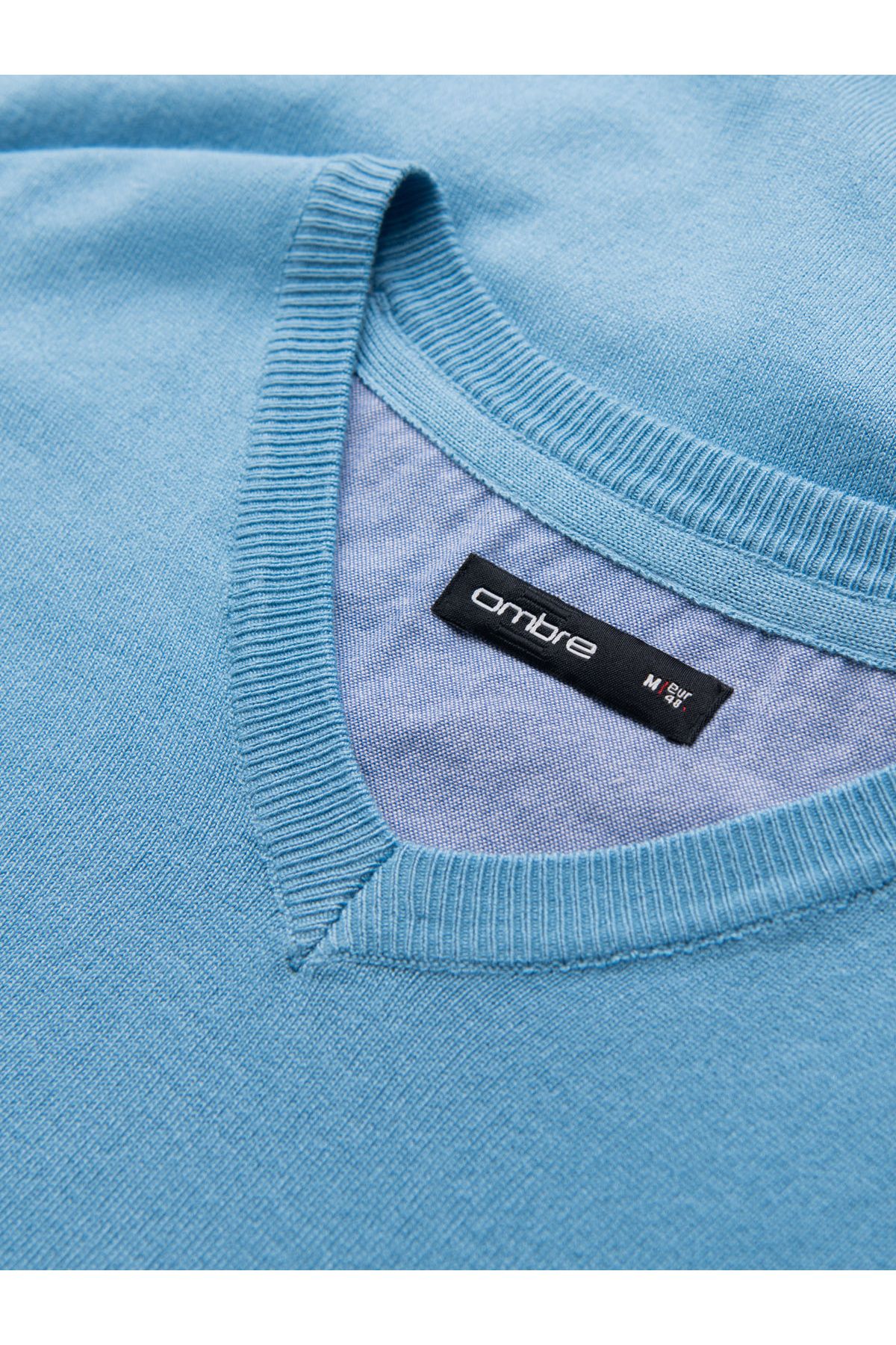 OMBRE-Elegantní pánský svetr BASIC s výstřihem do V a viskózou - modrý V21 OM-SWBS-0107 XXL 5
