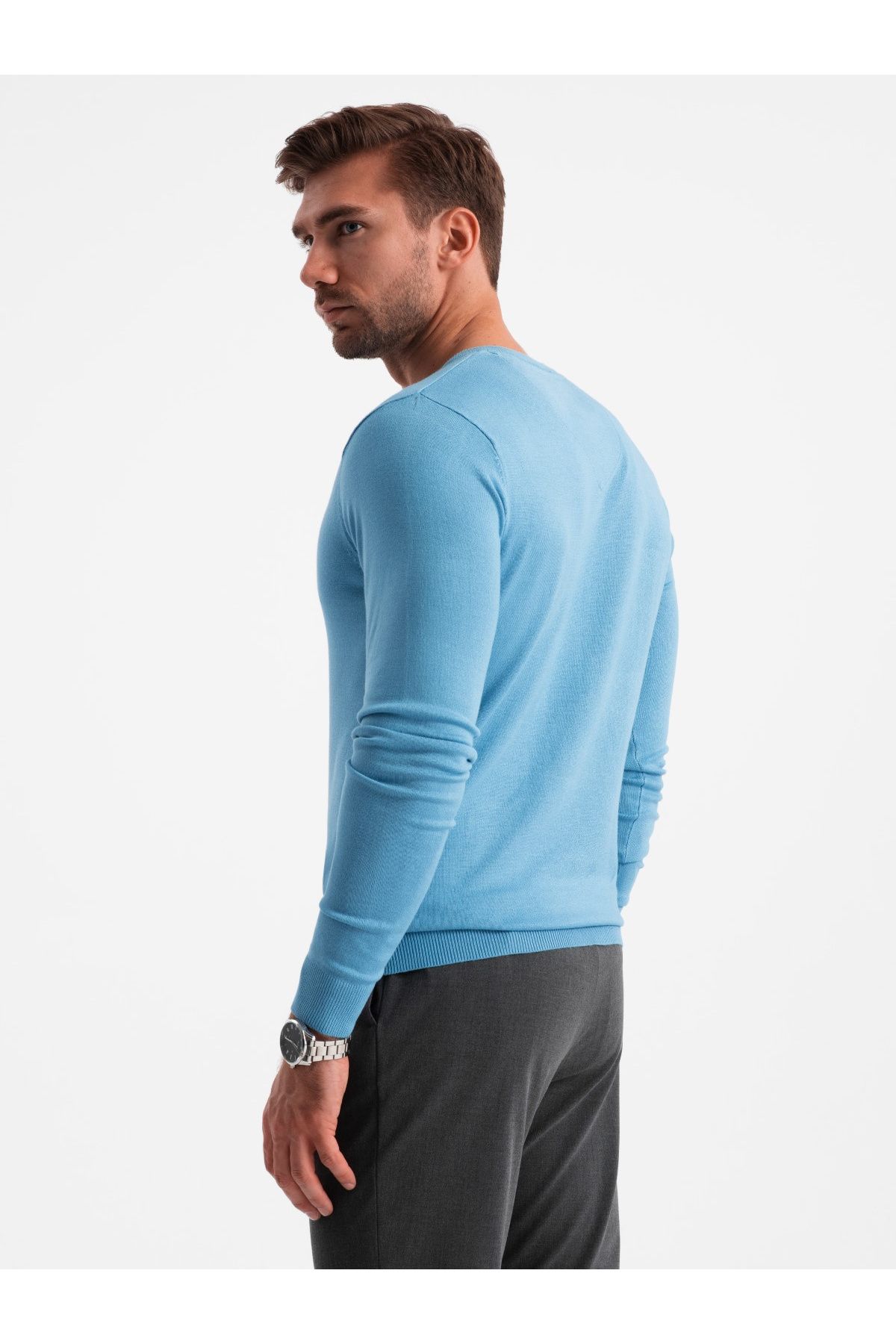 OMBRE-Elegantní pánský svetr BASIC s výstřihem do V a viskózou - modrý V21 OM-SWBS-0107 XXL 7