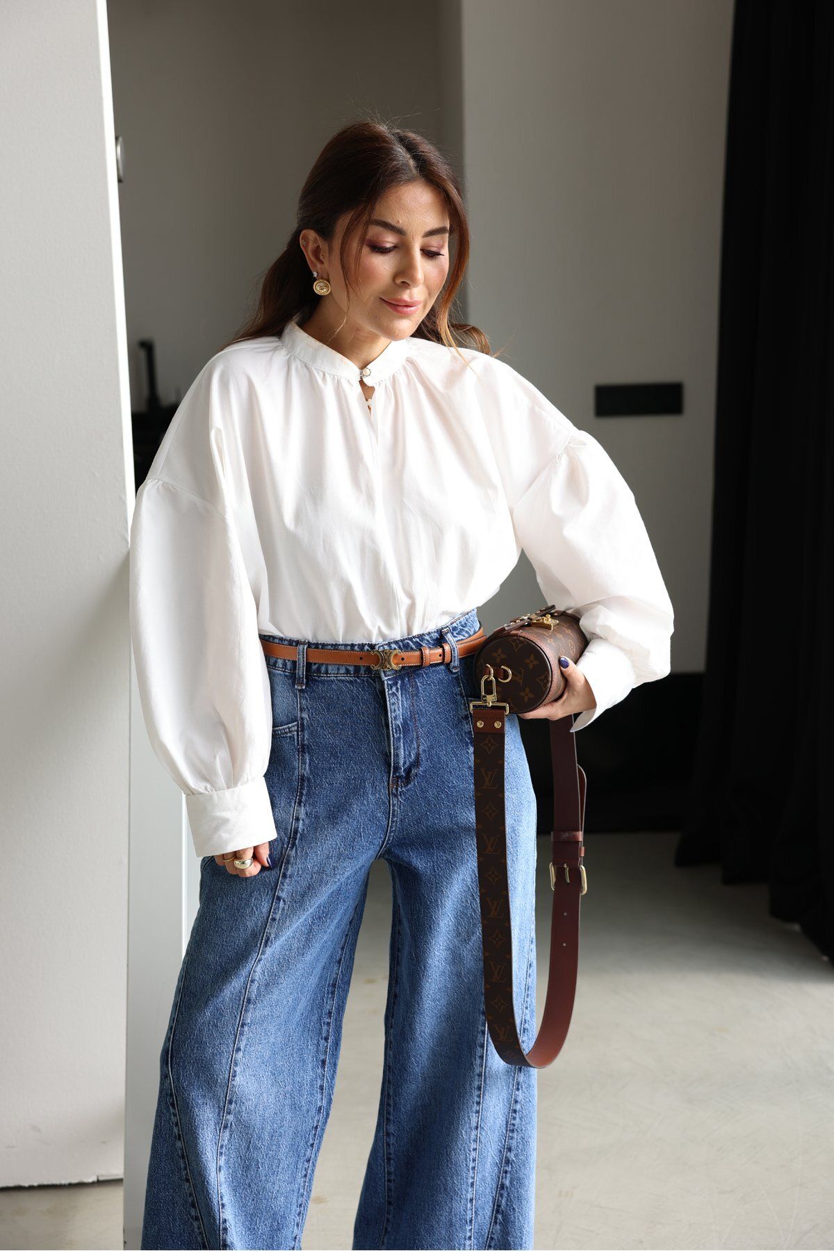 Özge Özgenç Yakası İnci Düğmeli Oversize Bluz