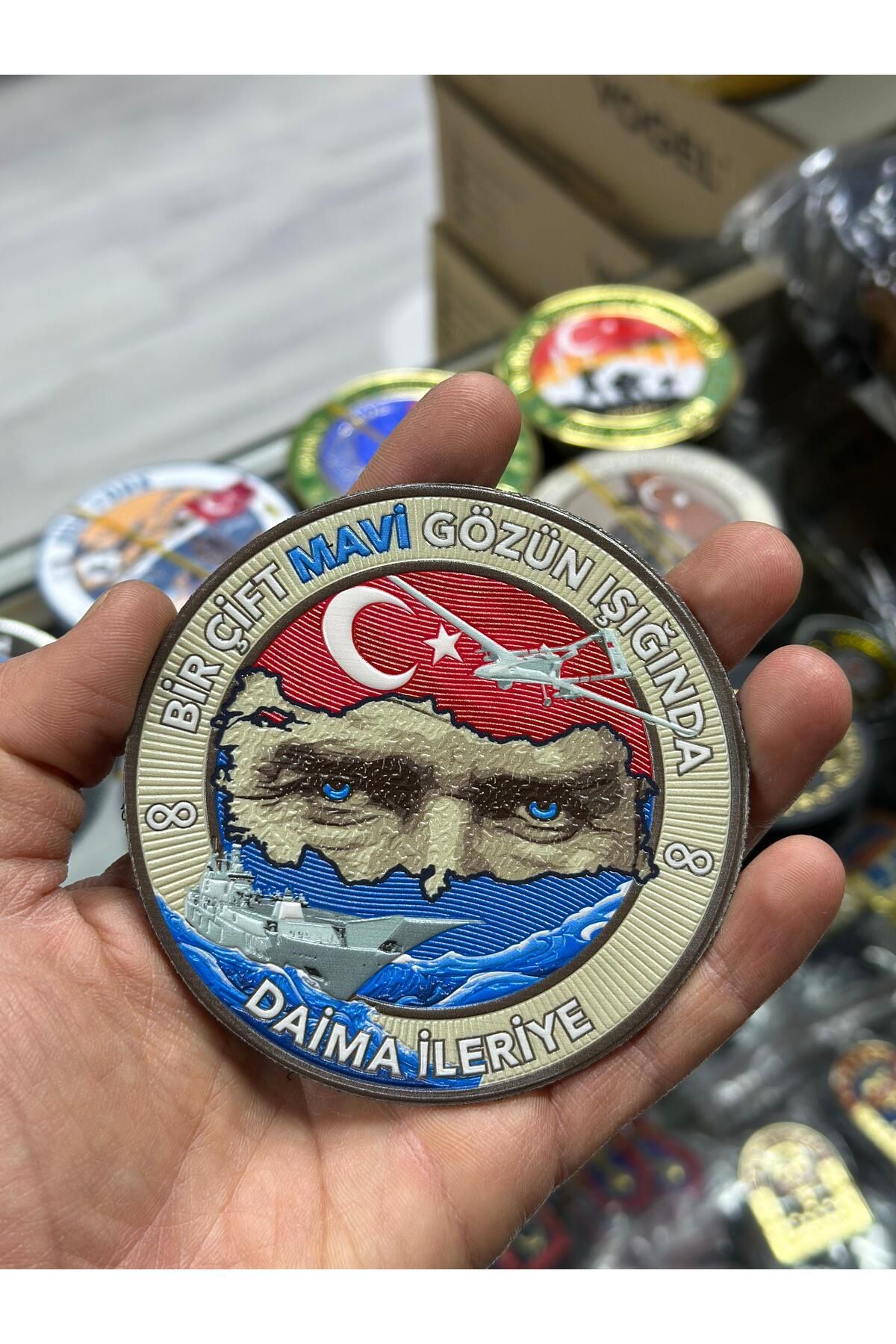 KOMANDO PAZARI "Bir Çift Mavi Gözün Işığında" Yazılı 3D Lazer Kesim Arkası Cırtlı Patch