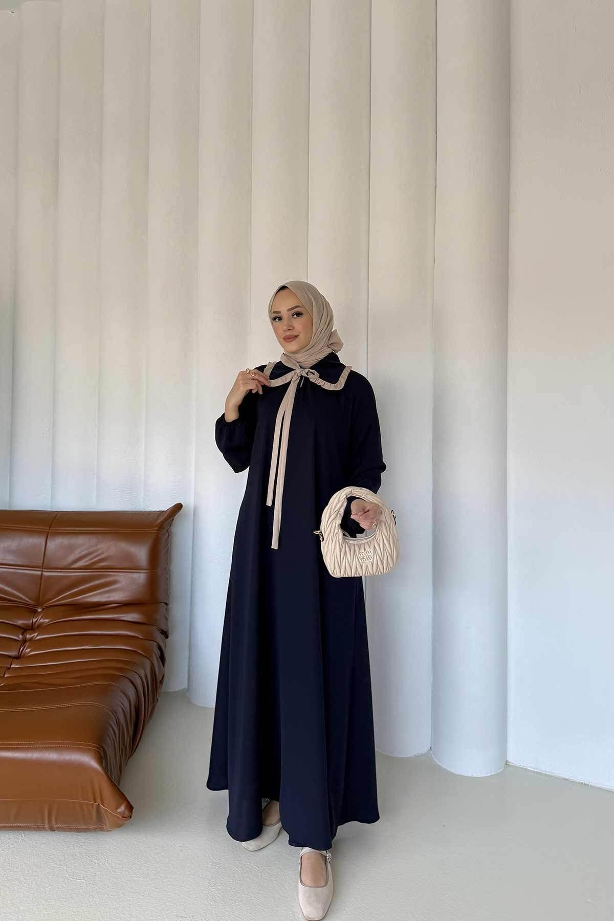 Melike Tatar-فستان بتفاصيل طية صدر السترة باللون الأزرق الداكن - 32-2309 3