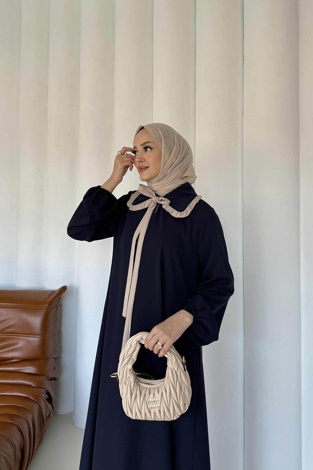 Melike Tatar-فستان بتفاصيل طية صدر السترة باللون الأزرق الداكن - 32-2309 2