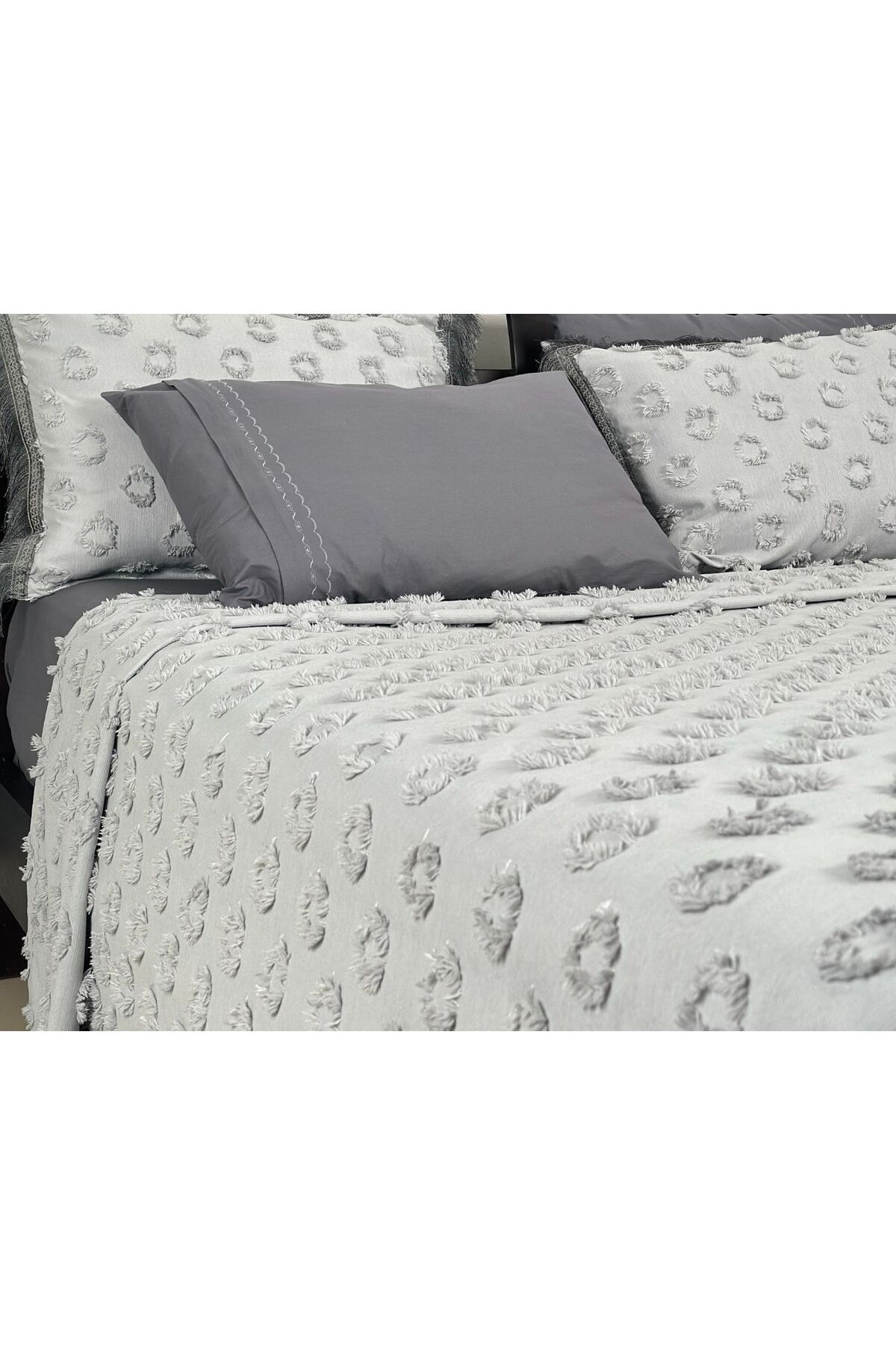 VİP ZERON HOME FASHIONS Yuvarlak Desenli Gri Çift Kişilik Pike Takımı Modern Tasarım ve Kalitenin Buluşması