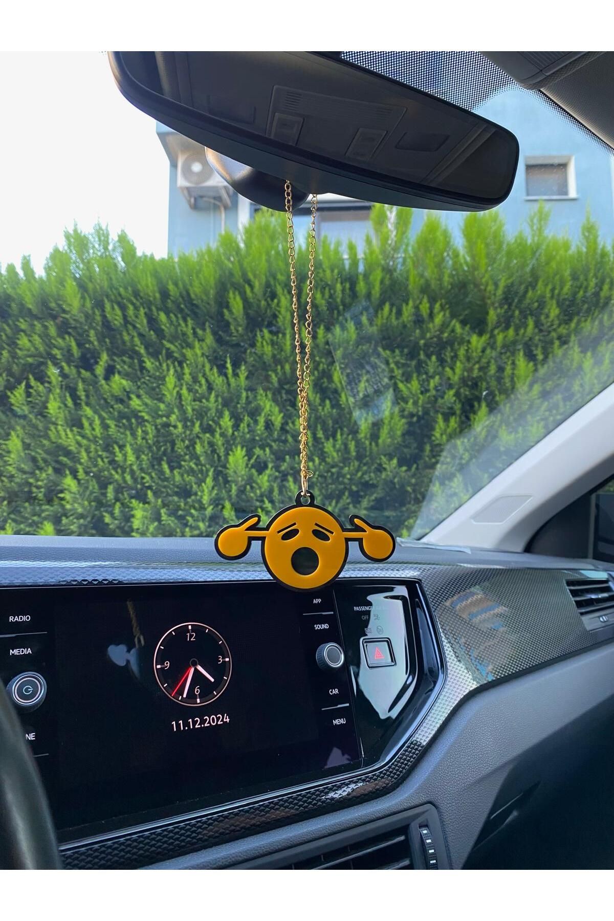 OTOMOR AKSESUAR KULAK TIKAYAN EMOJİ PLEKSİ AYNA SÜSÜ