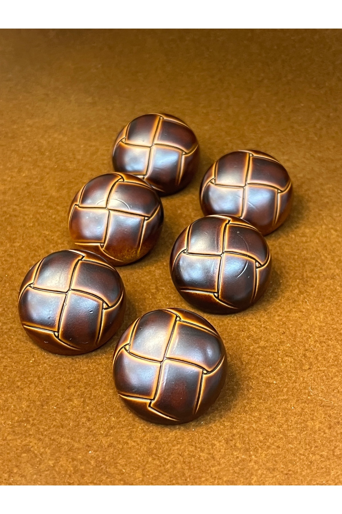 ODDA TASARIM ATÖLYESİ HAKIKI DERI GORUNTUSUNDE KABAN DUGMESI 2,5 cm (plastik)