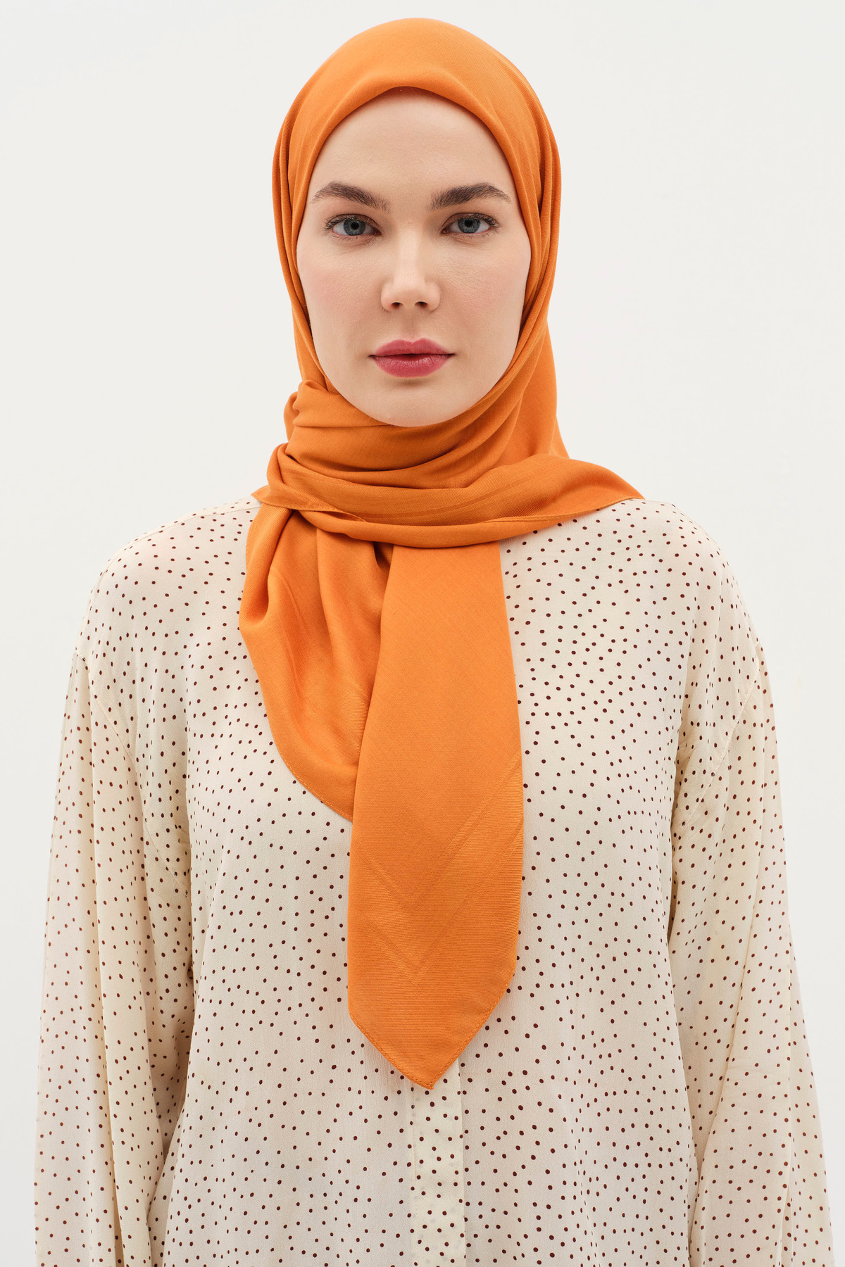 روسری با جزئیات لبه طبیعی - قهوه‌ای مایل به زرد Tuğba